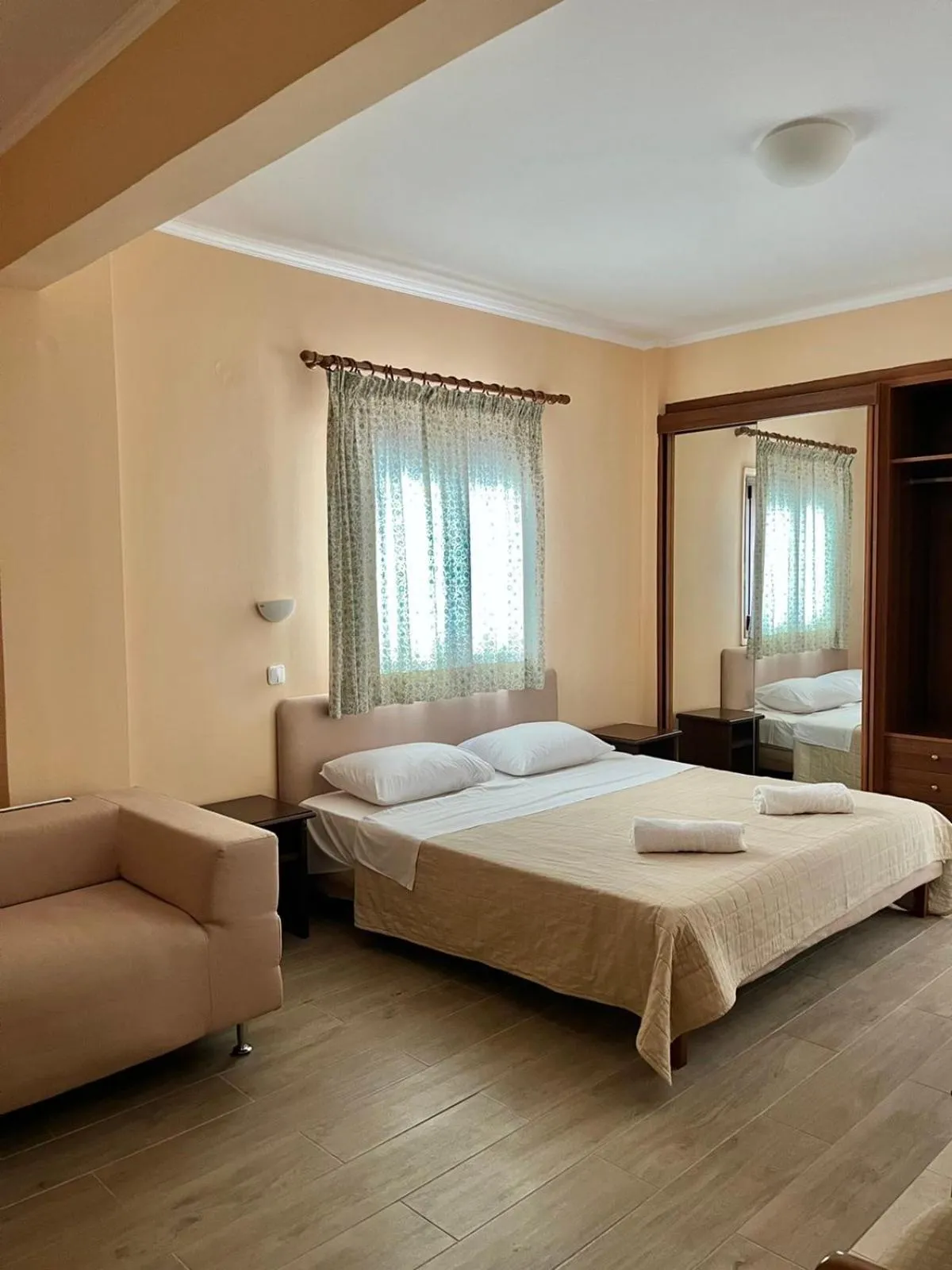 Bedroom, Bed in Saint George Hotel