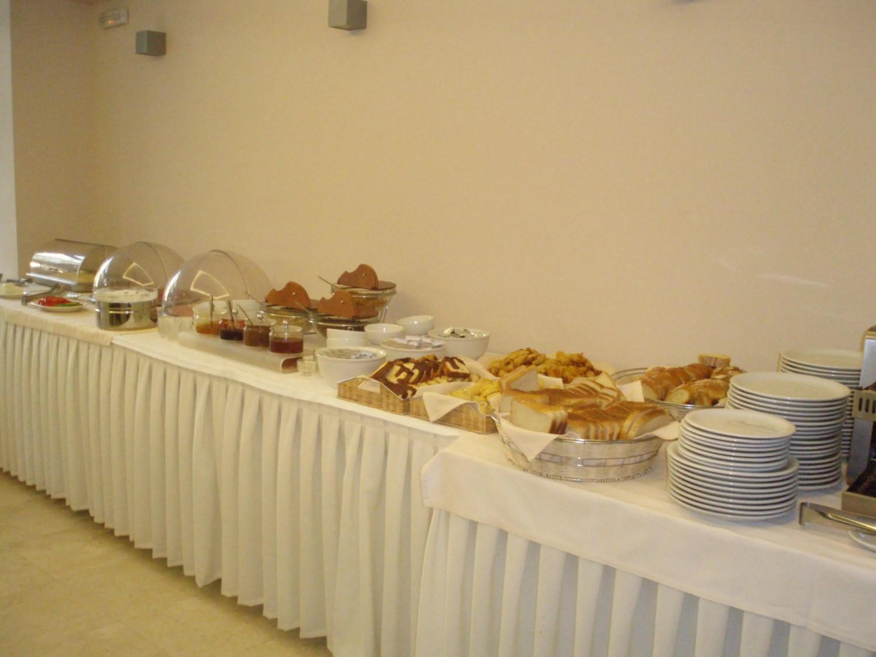 Food and drinks in Saint George Hotel