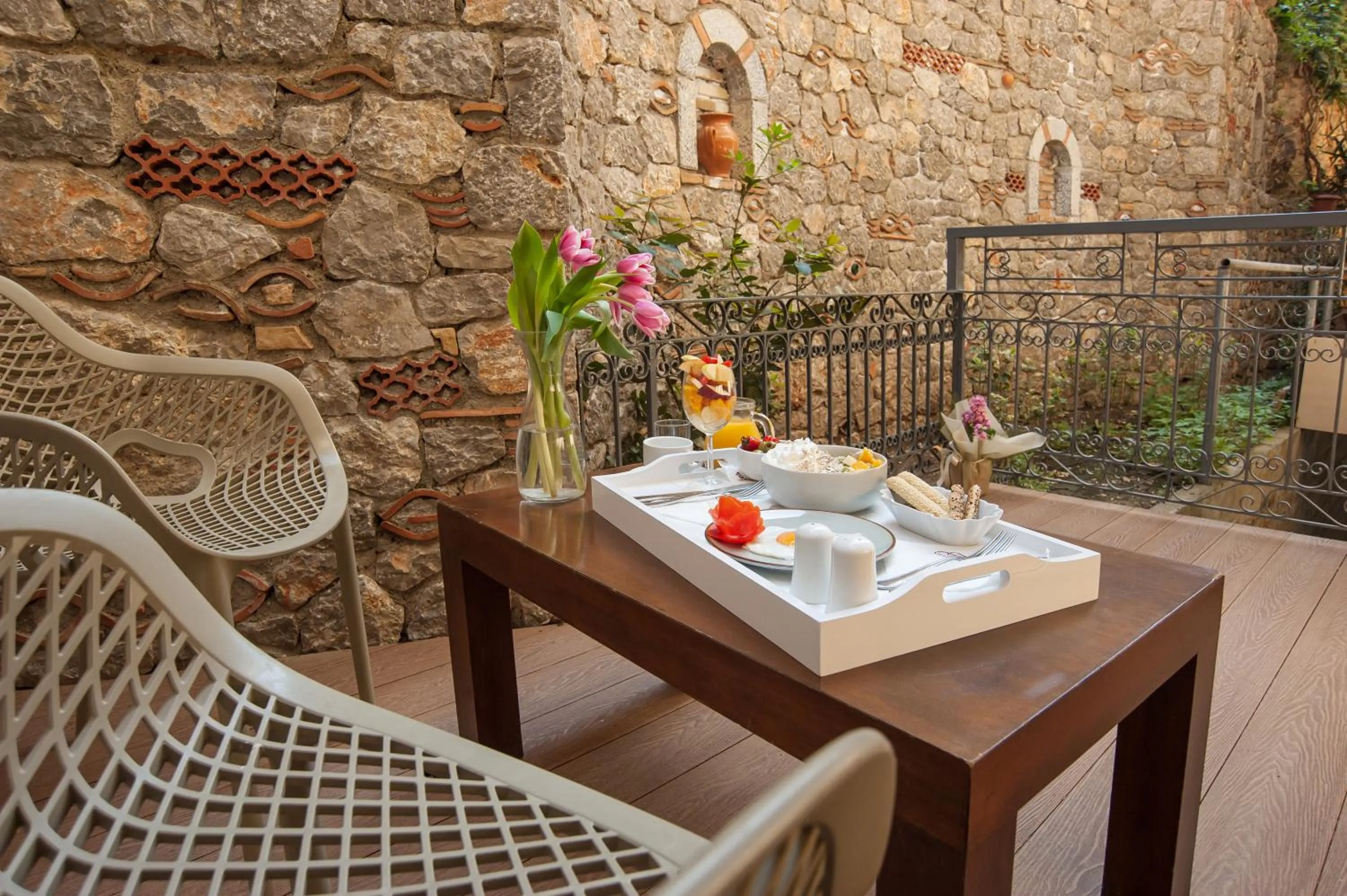 Balcony/Terrace in Fedriades Delphi Hotel
