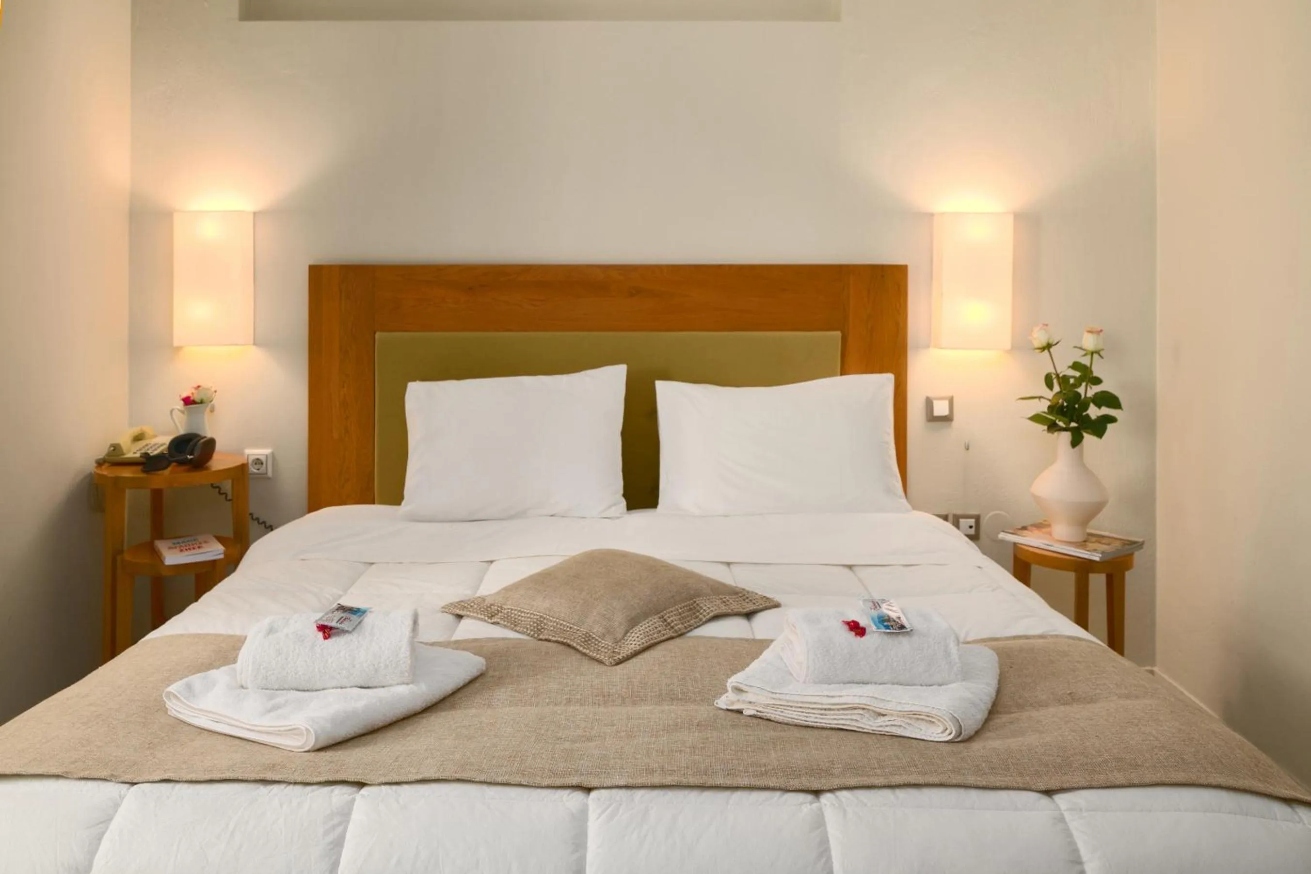 Bedroom, Bed in Fedriades Delphi Hotel