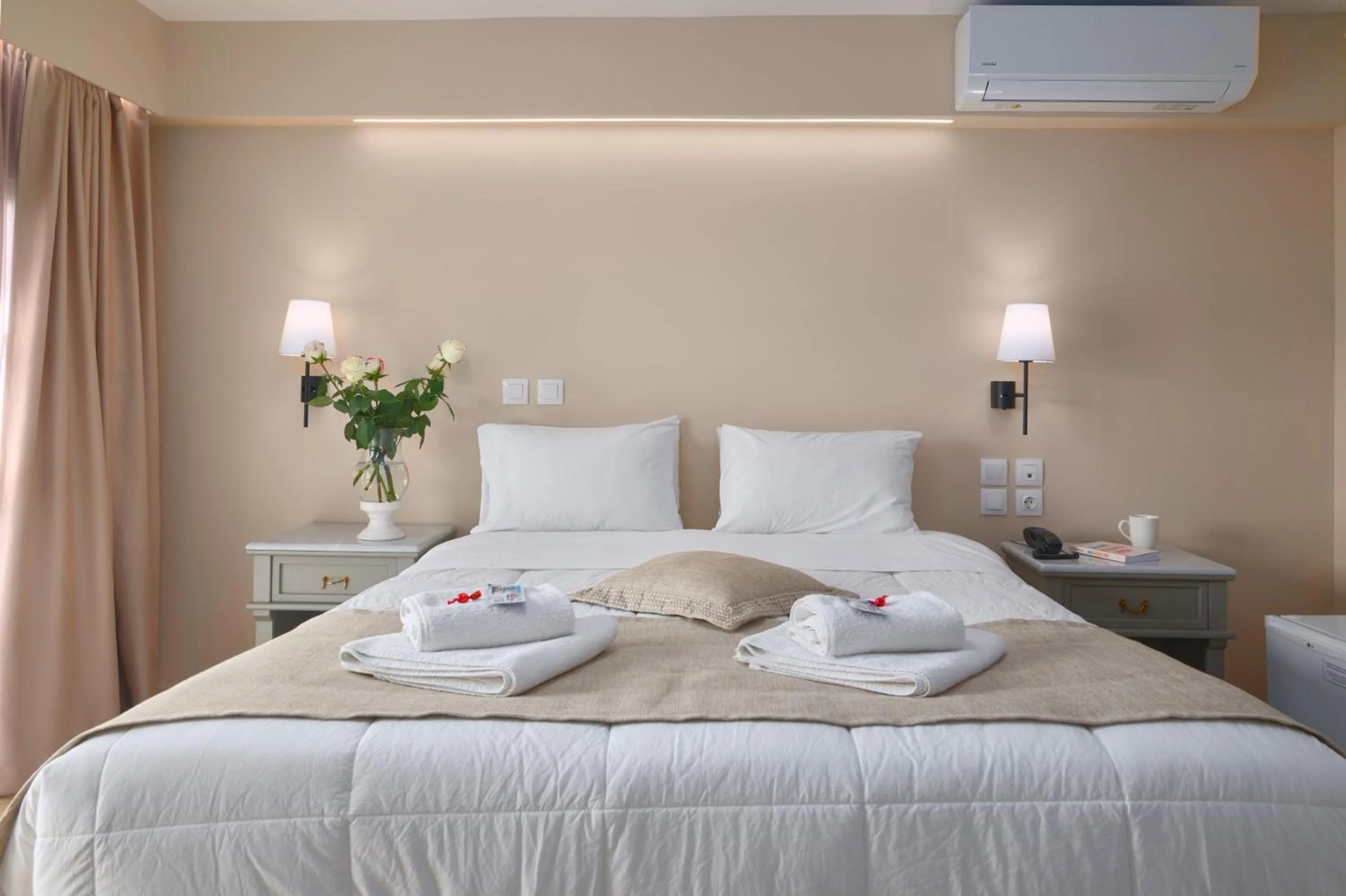 Bed in Fedriades Delphi Hotel