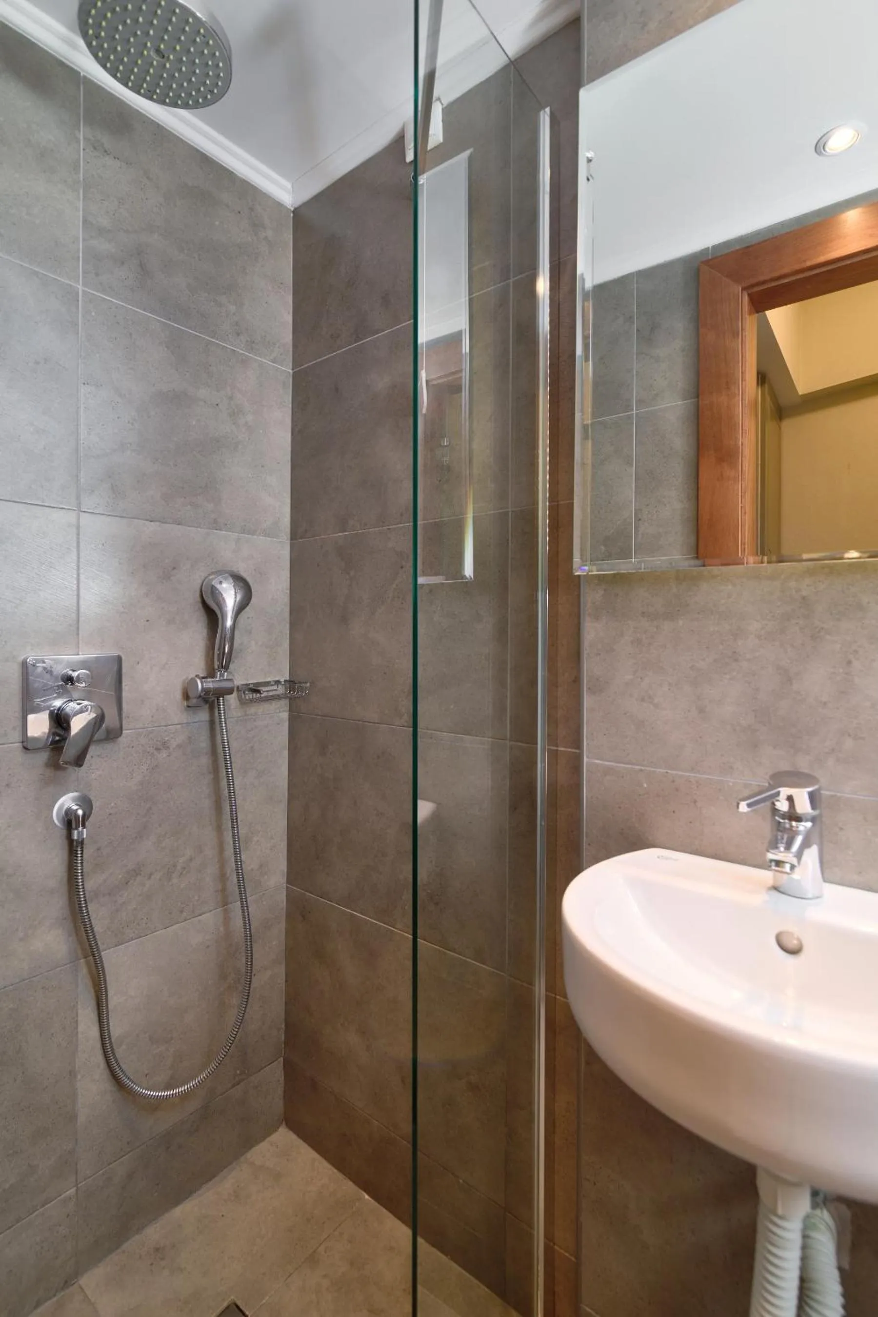 Bathroom in Fedriades Delphi Hotel