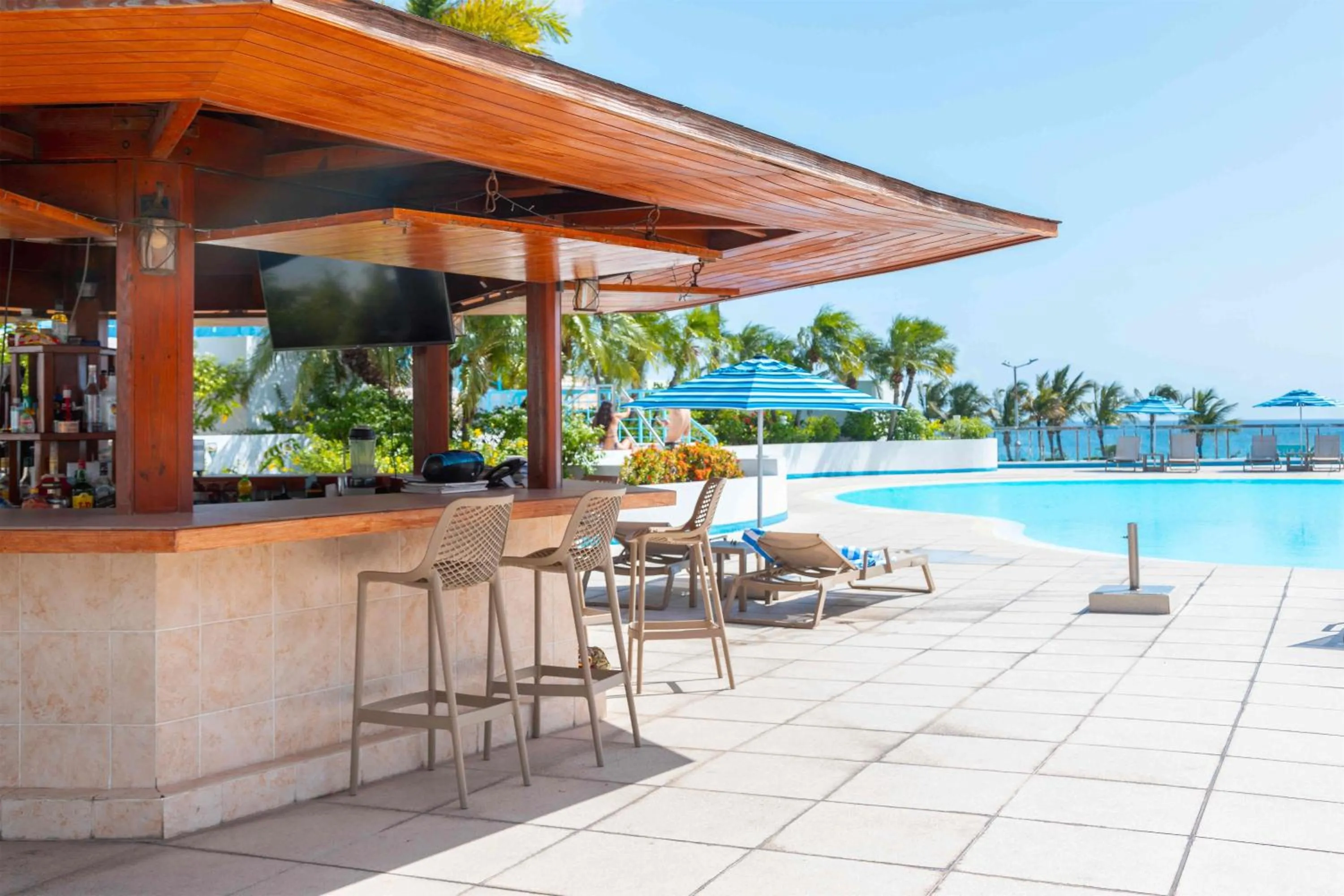 Pool view in Royal Islander Club Resort La Terrasse