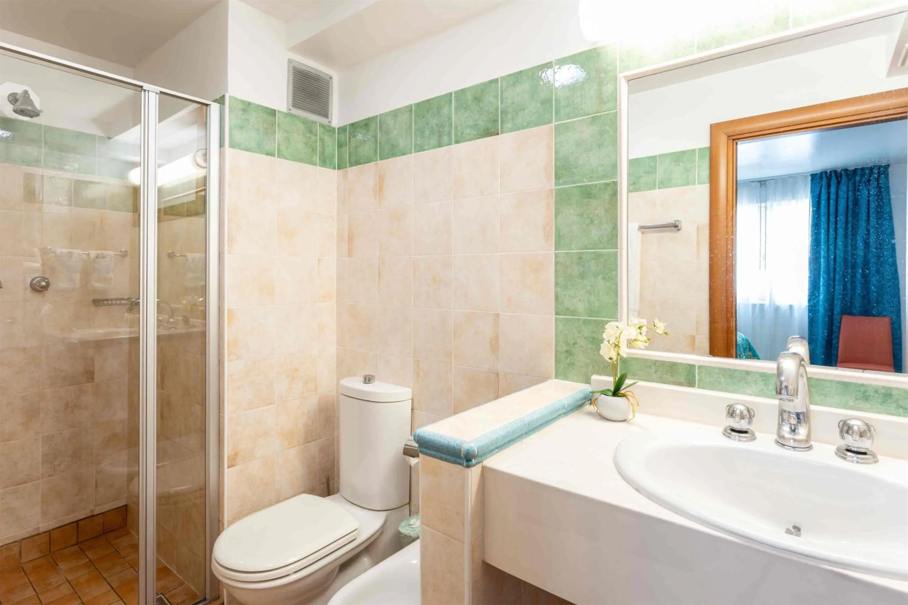 Bathroom in Royal Islander Club Resort La Terrasse