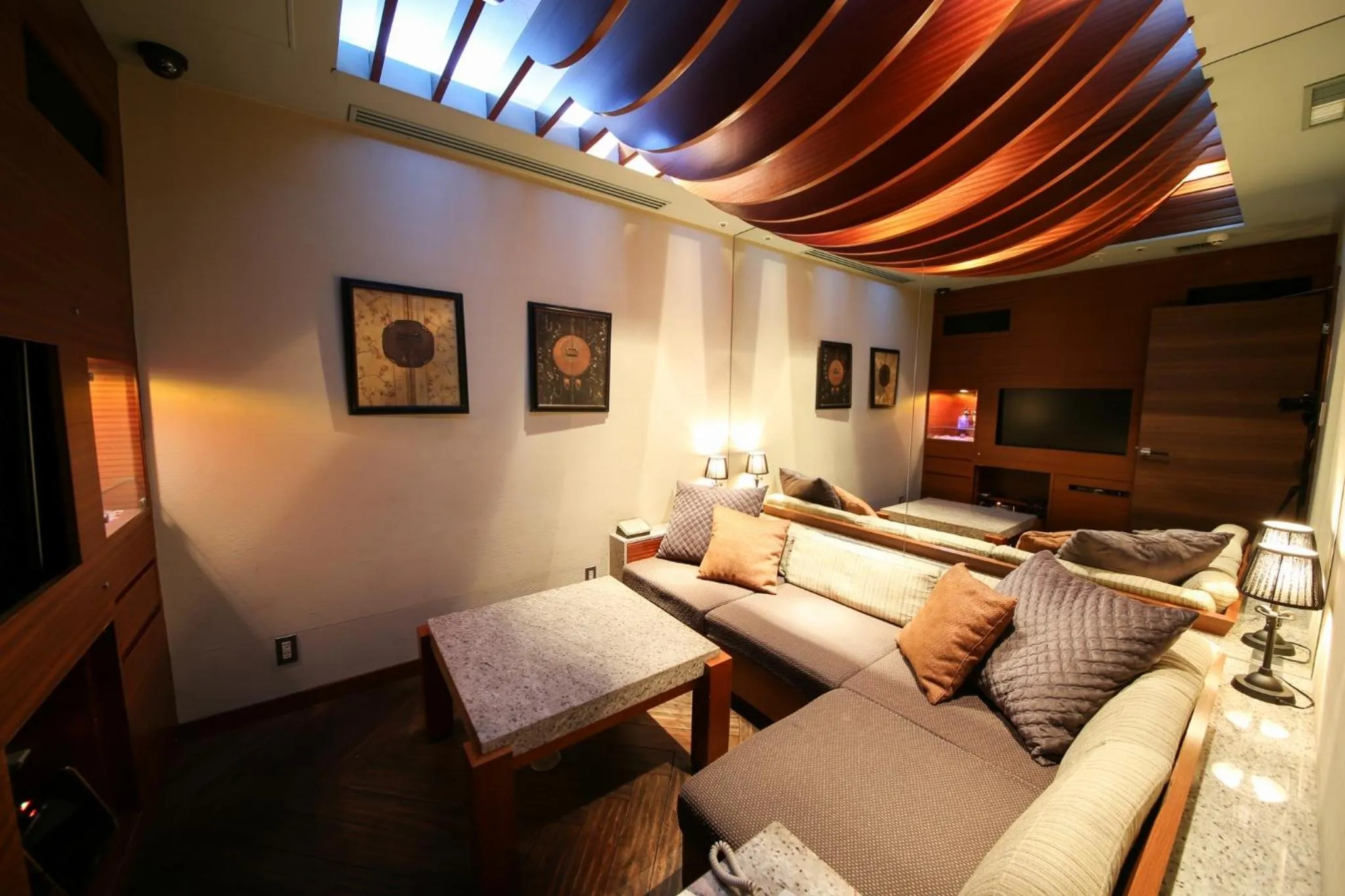 Restaurant/places to eat in THE skM TOKYO HOTEL & DINING