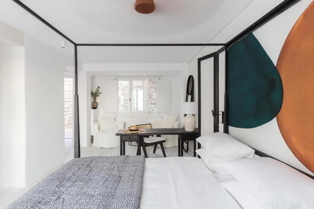 Living room, Bed in Porto Mykonos