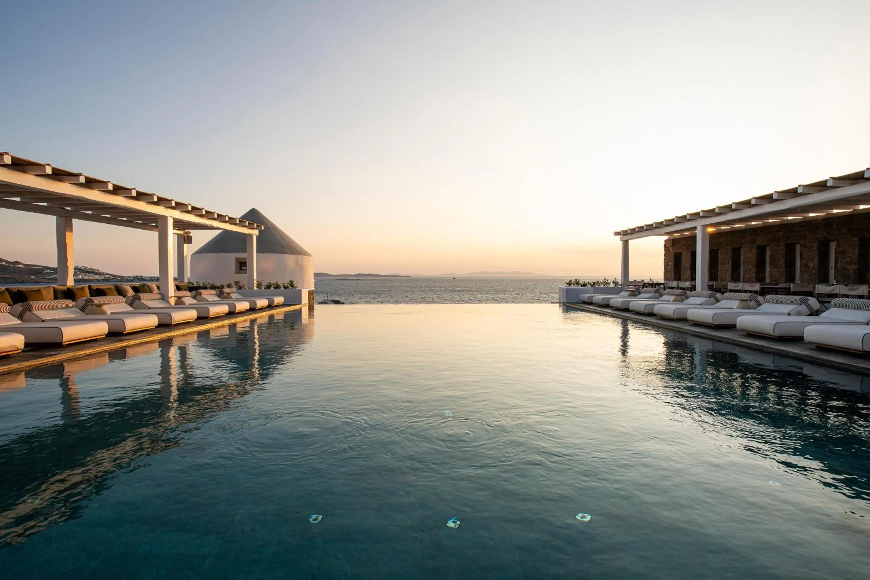 Property building in Porto Mykonos