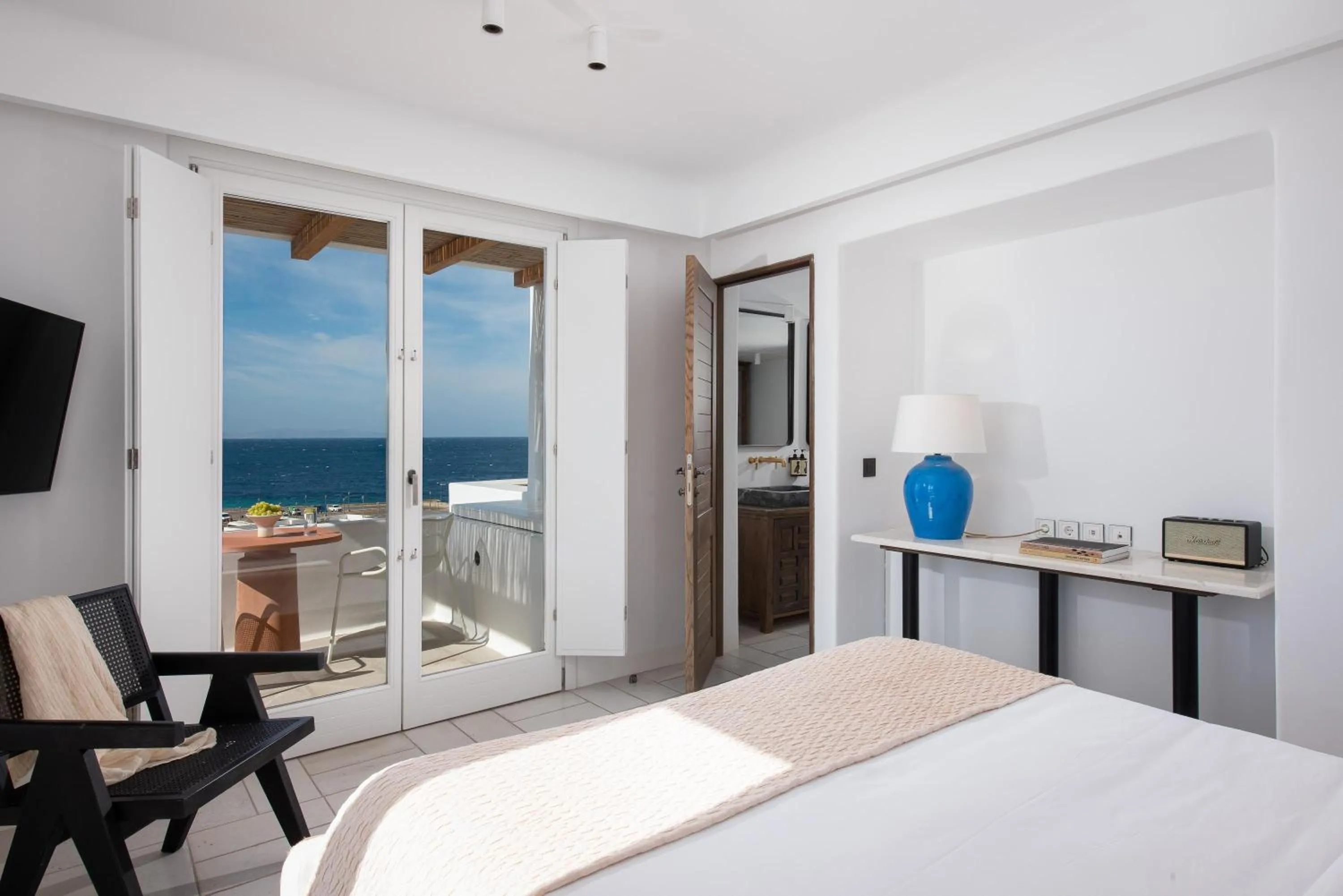 Photo of the whole room, Bed in Porto Mykonos