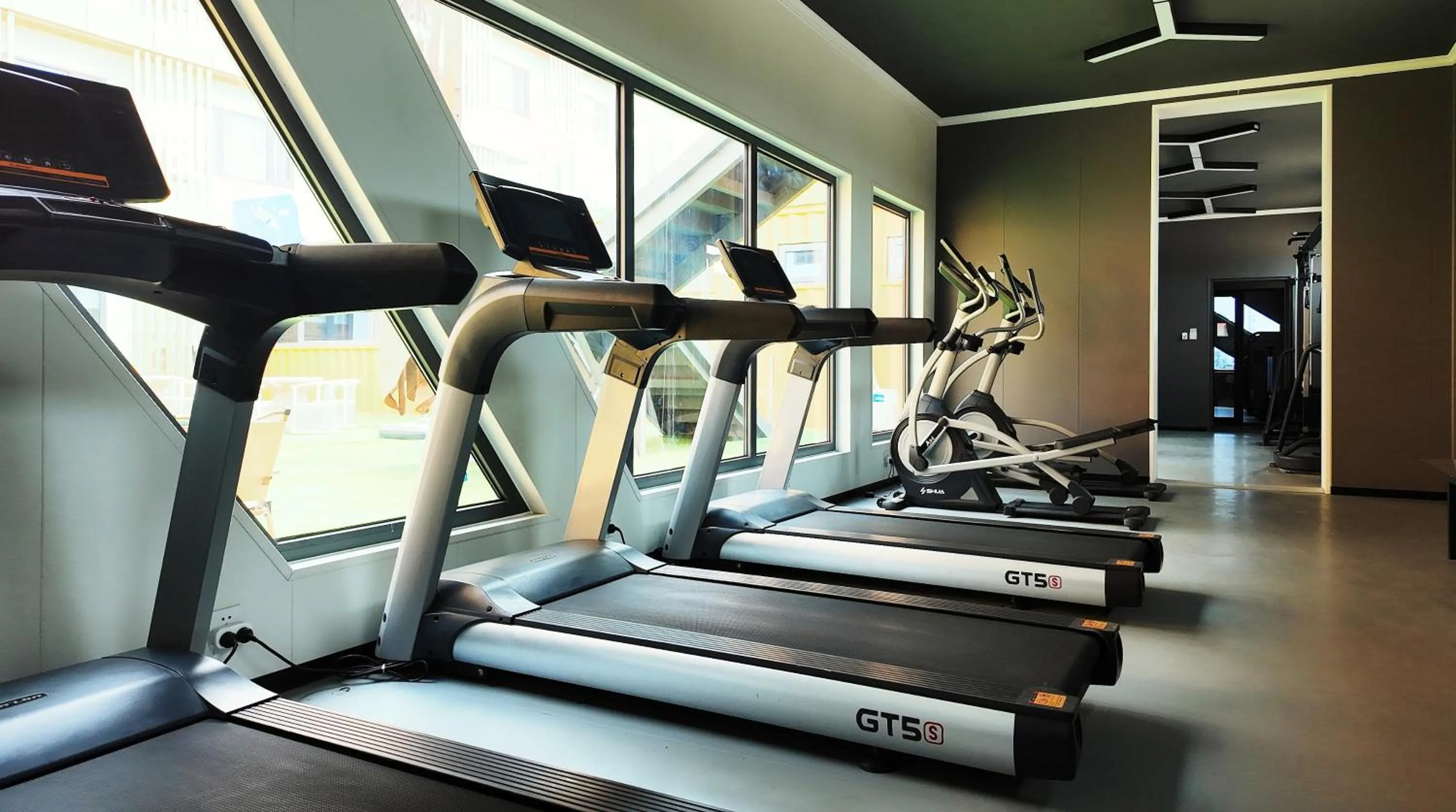 Fitness centre/facilities in Escale International Hotel