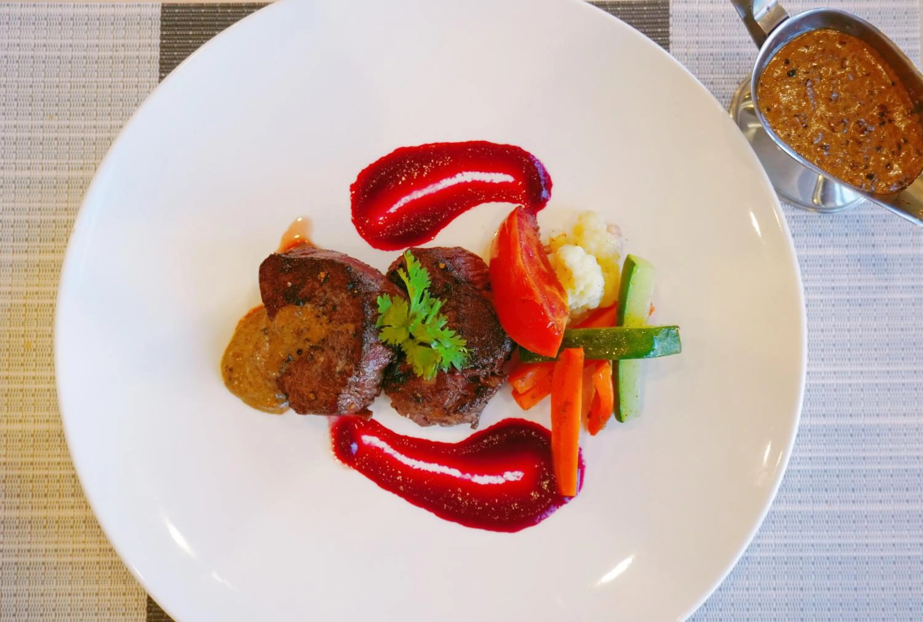 Restaurant/places to eat in Escale International Hotel