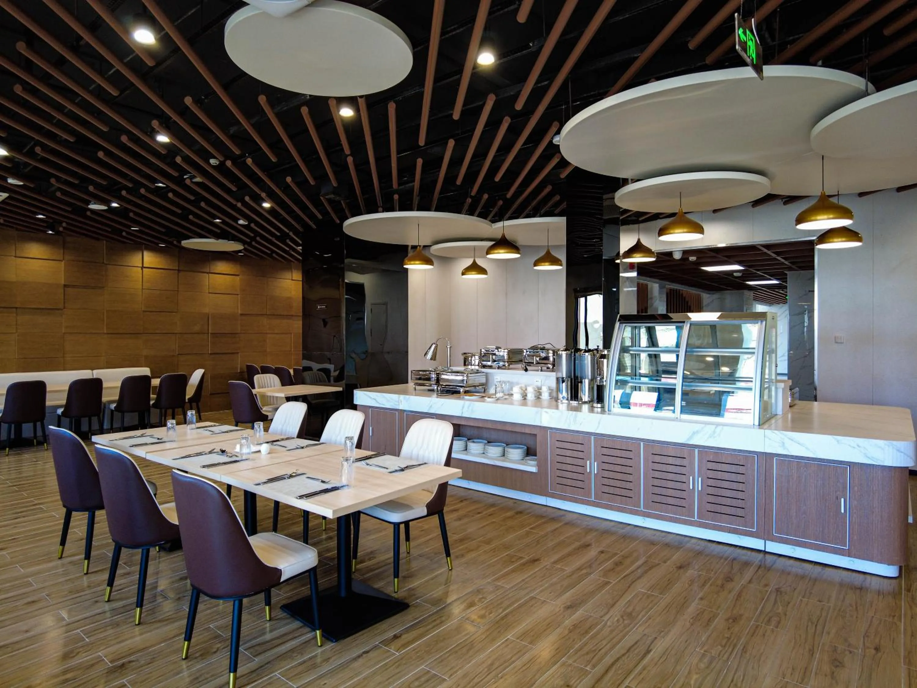 Restaurant/places to eat in Escale International Hotel