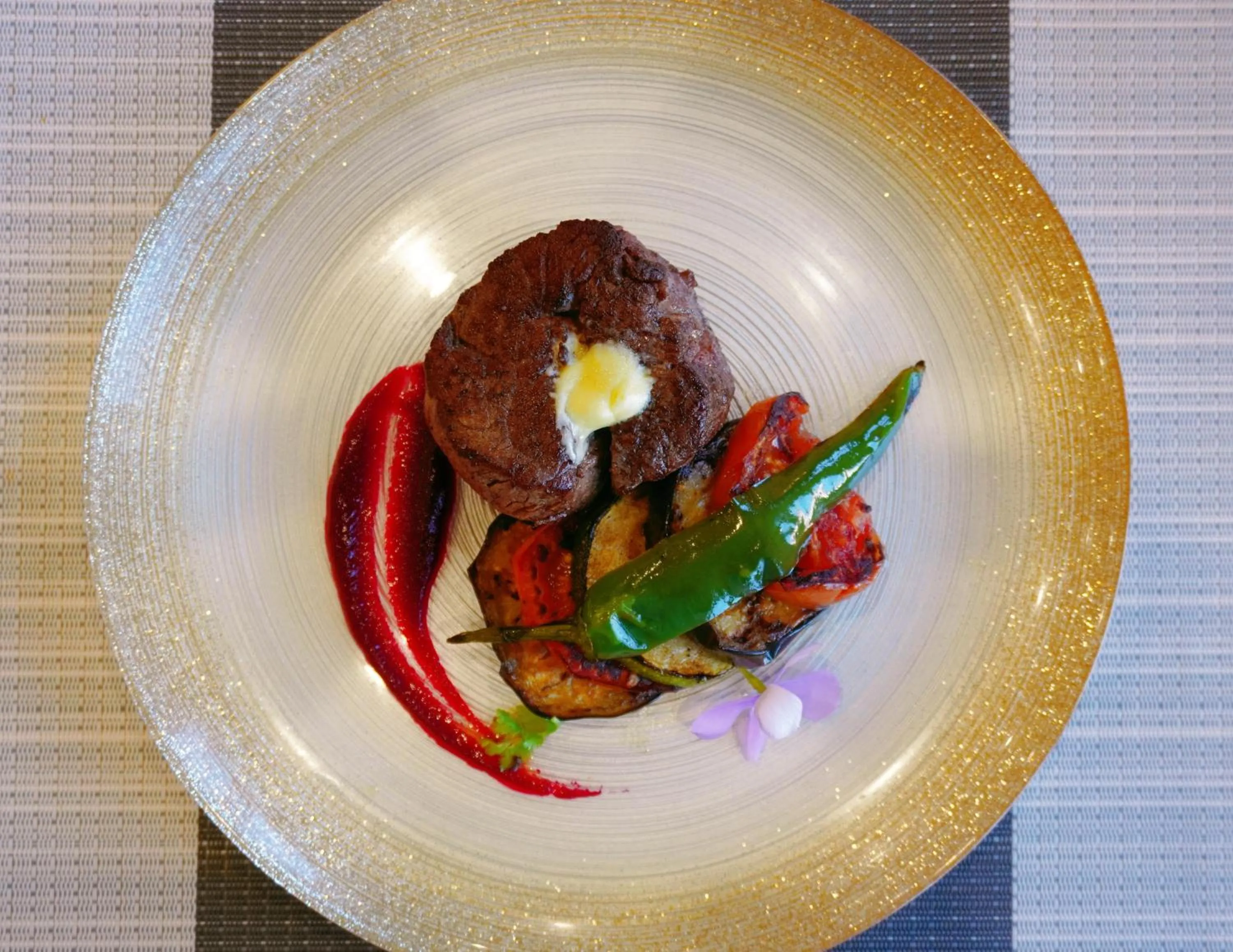 Restaurant/places to eat in Escale International Hotel