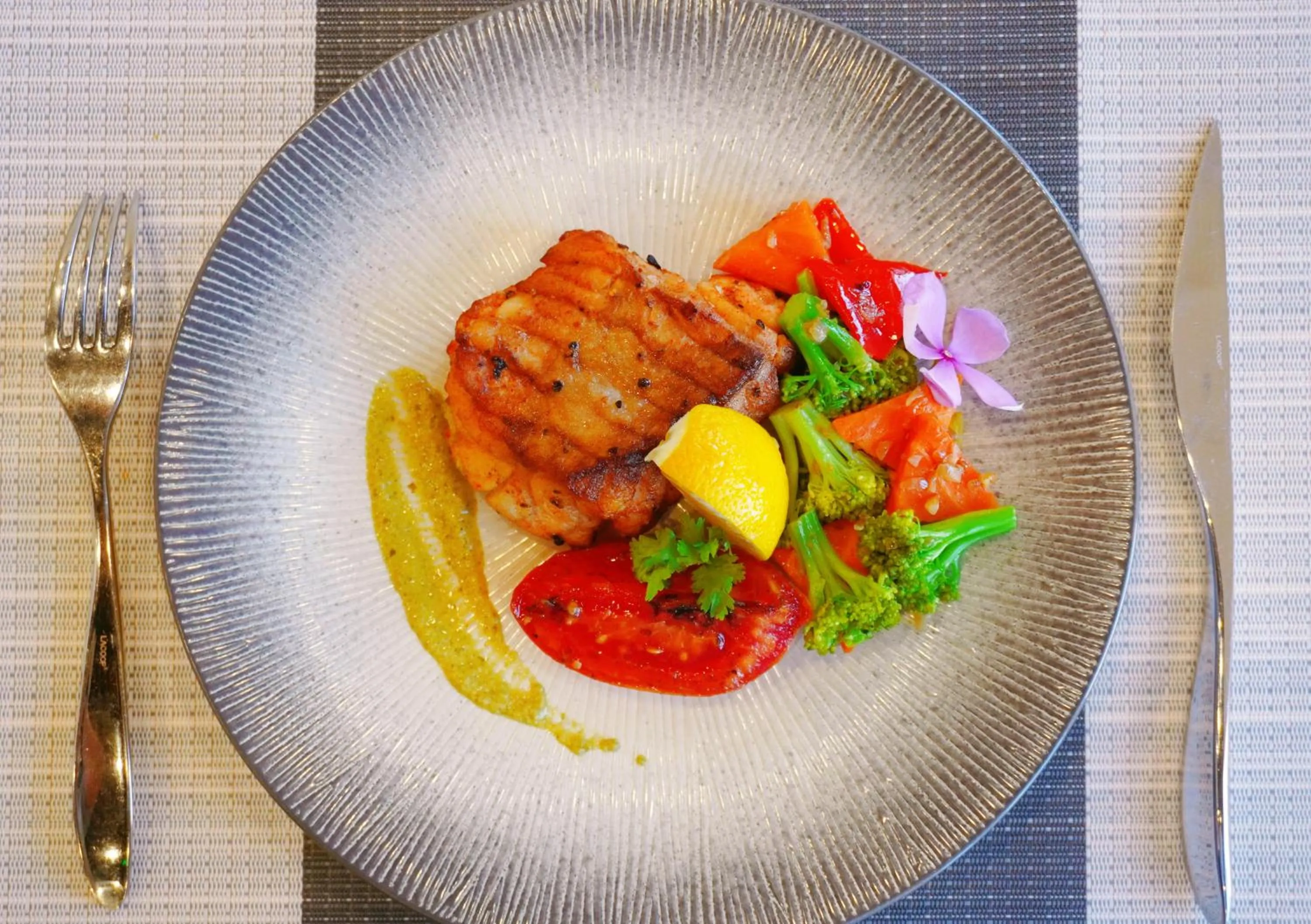 Restaurant/places to eat in Escale International Hotel