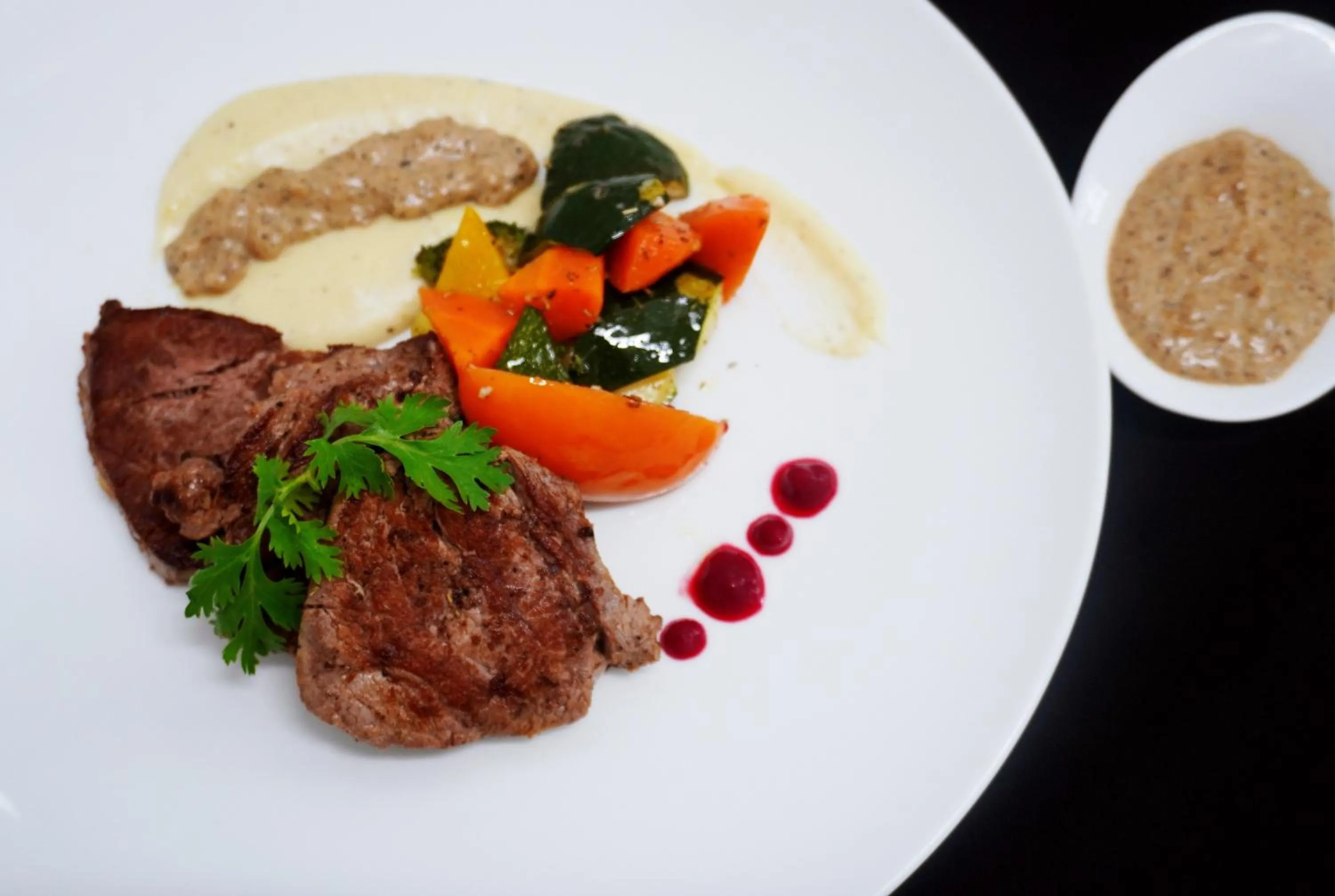 Restaurant/places to eat in Escale International Hotel