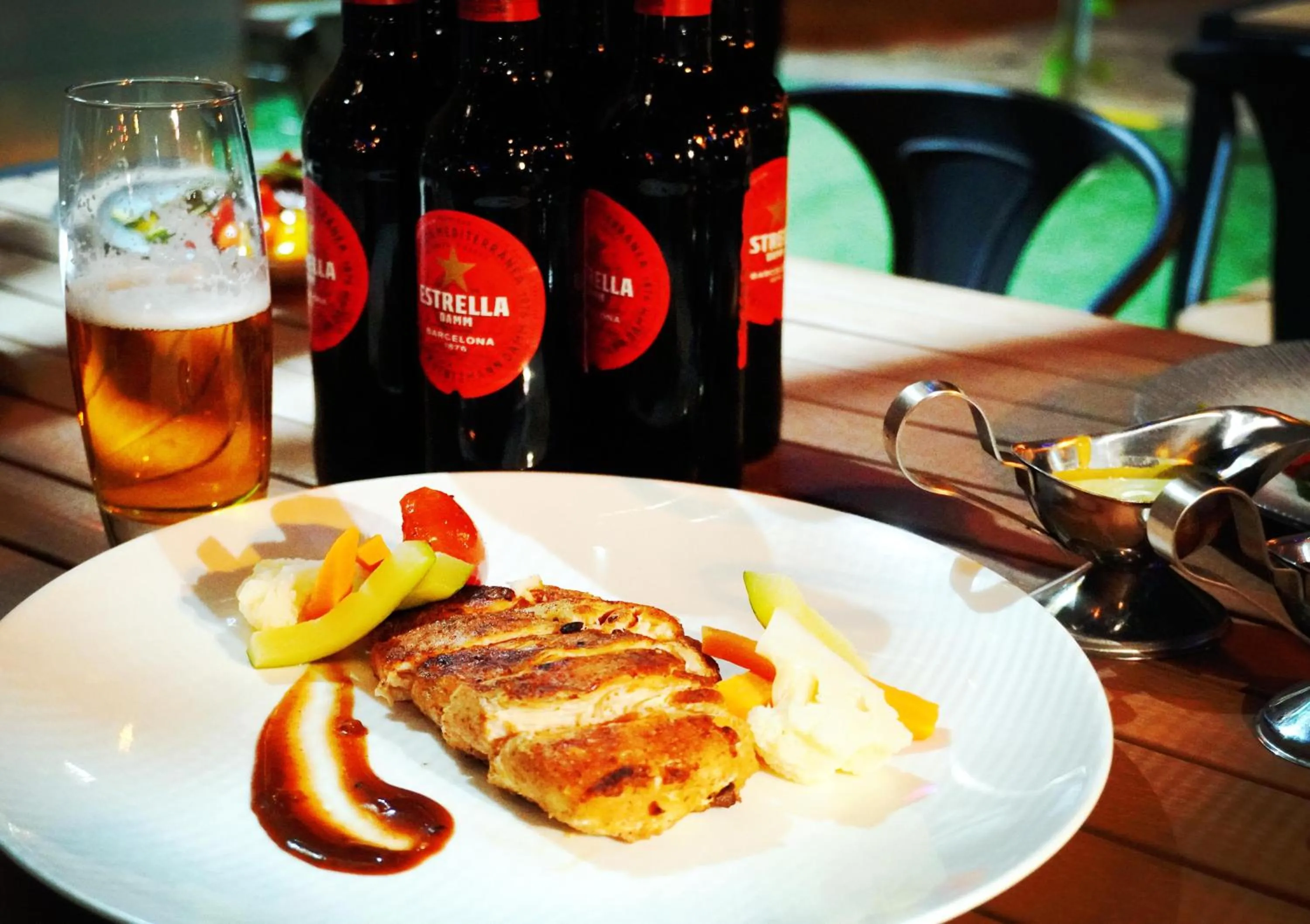 Restaurant/places to eat in Escale International Hotel