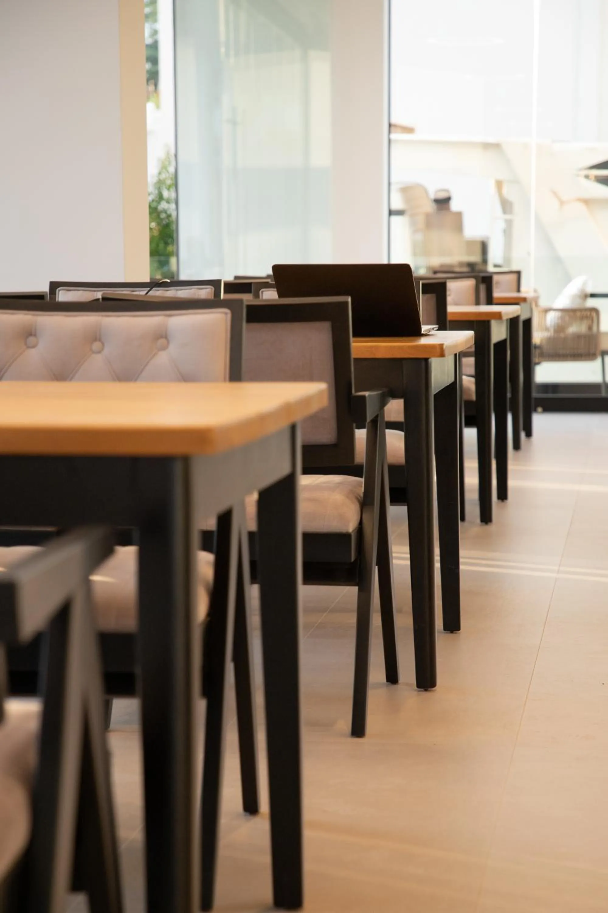 Restaurant/places to eat in Colosseum Hotel