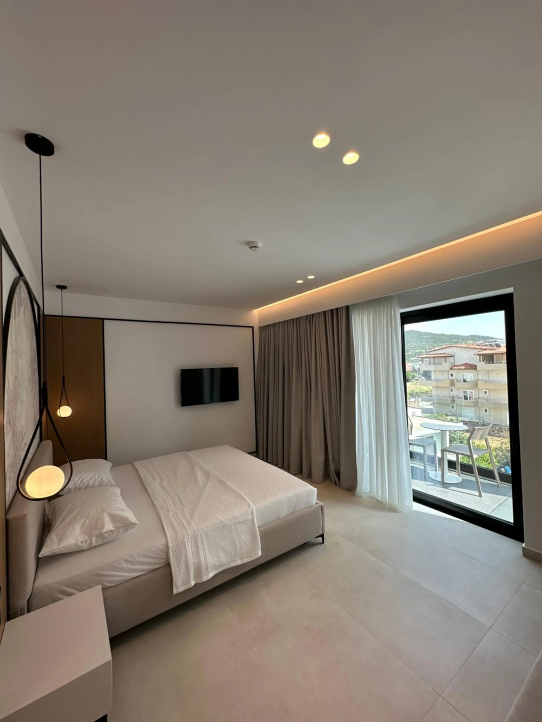 Bedroom, Bed in Colosseum Hotel