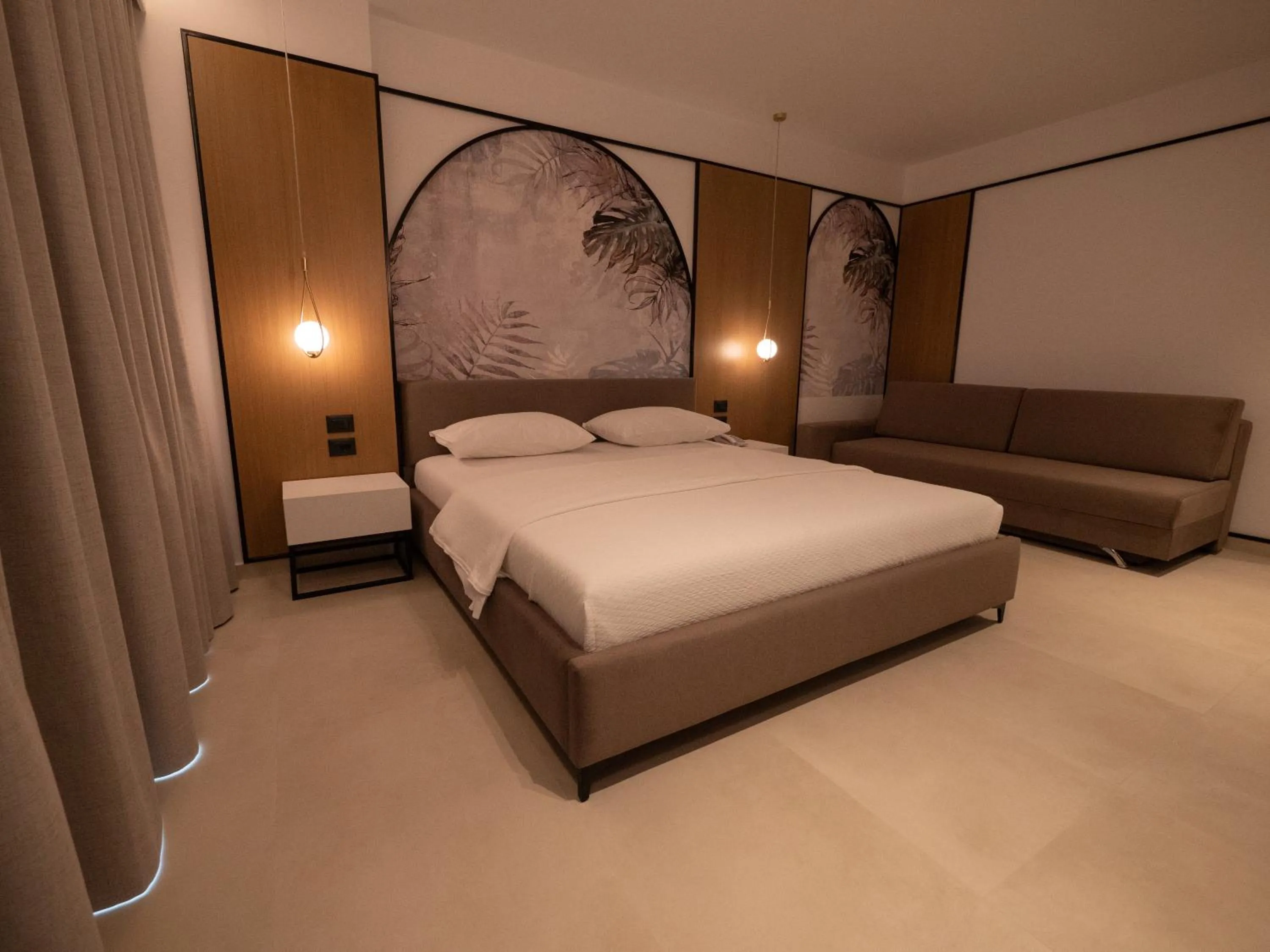 Photo of the whole room, Bed in Colosseum Hotel