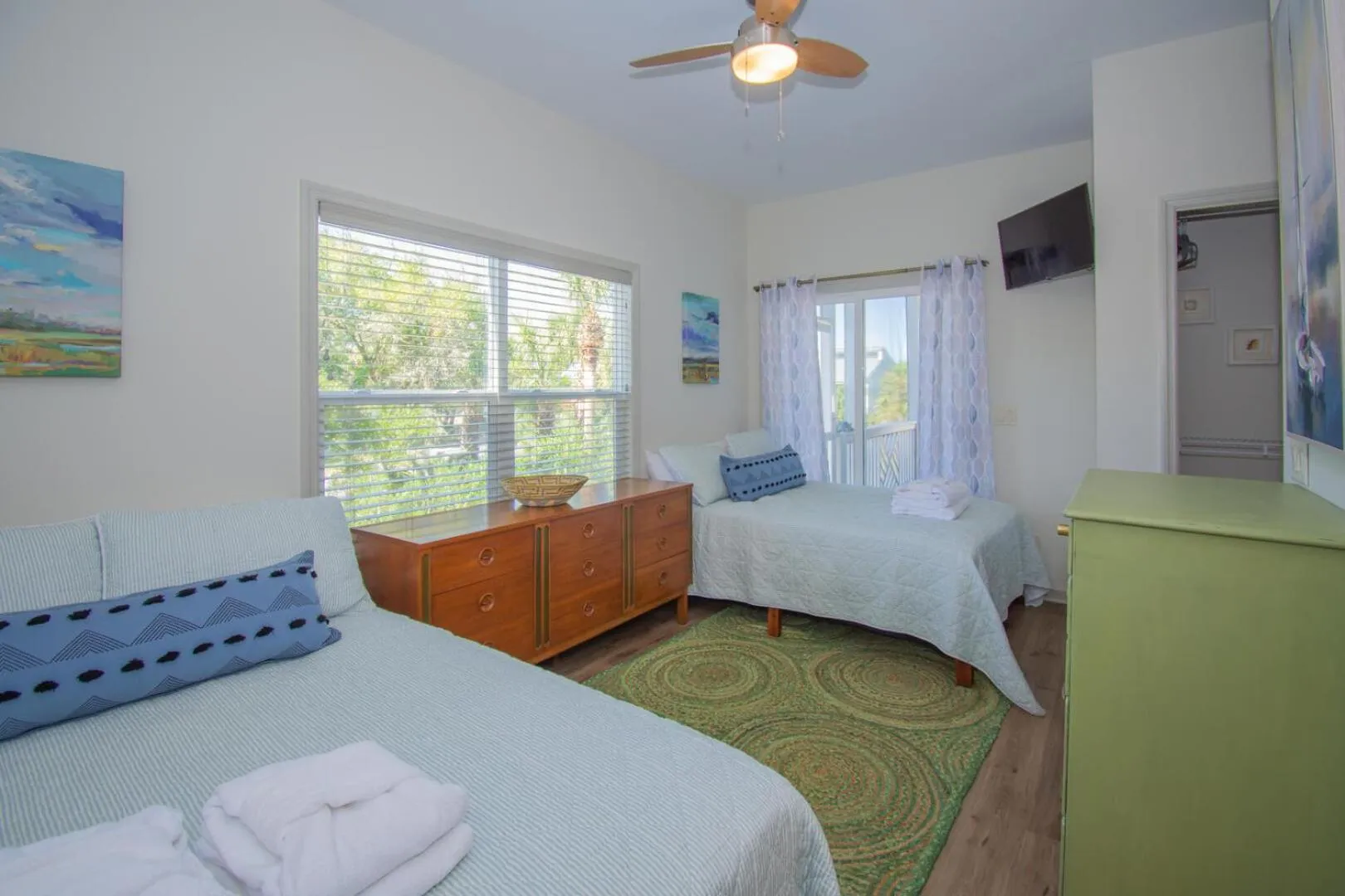 Photo of the whole room, Bed in Magnificent ocean views from upper floor of this 3BR home