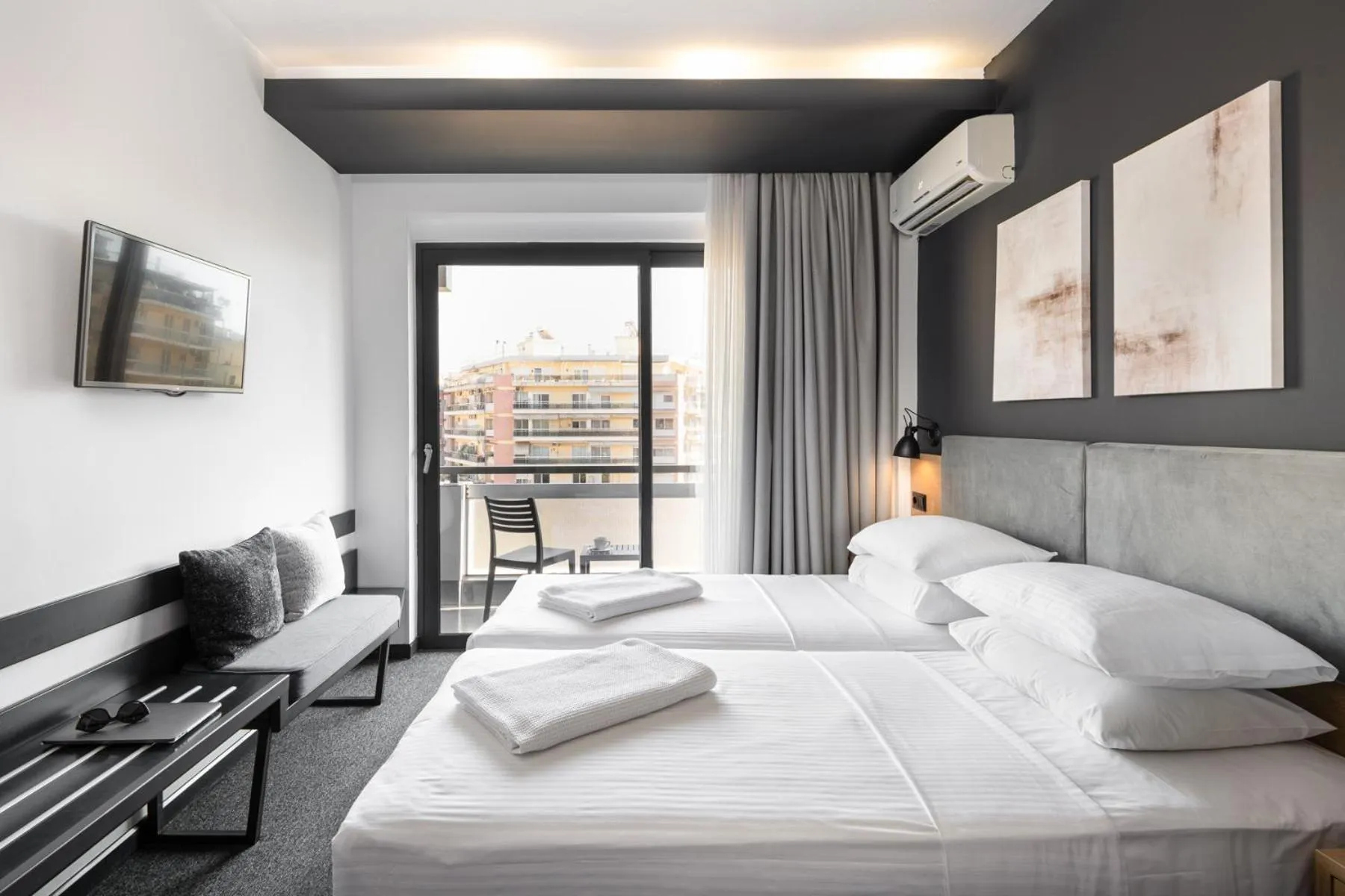 Photo of the whole room, Bed in Park Hotel