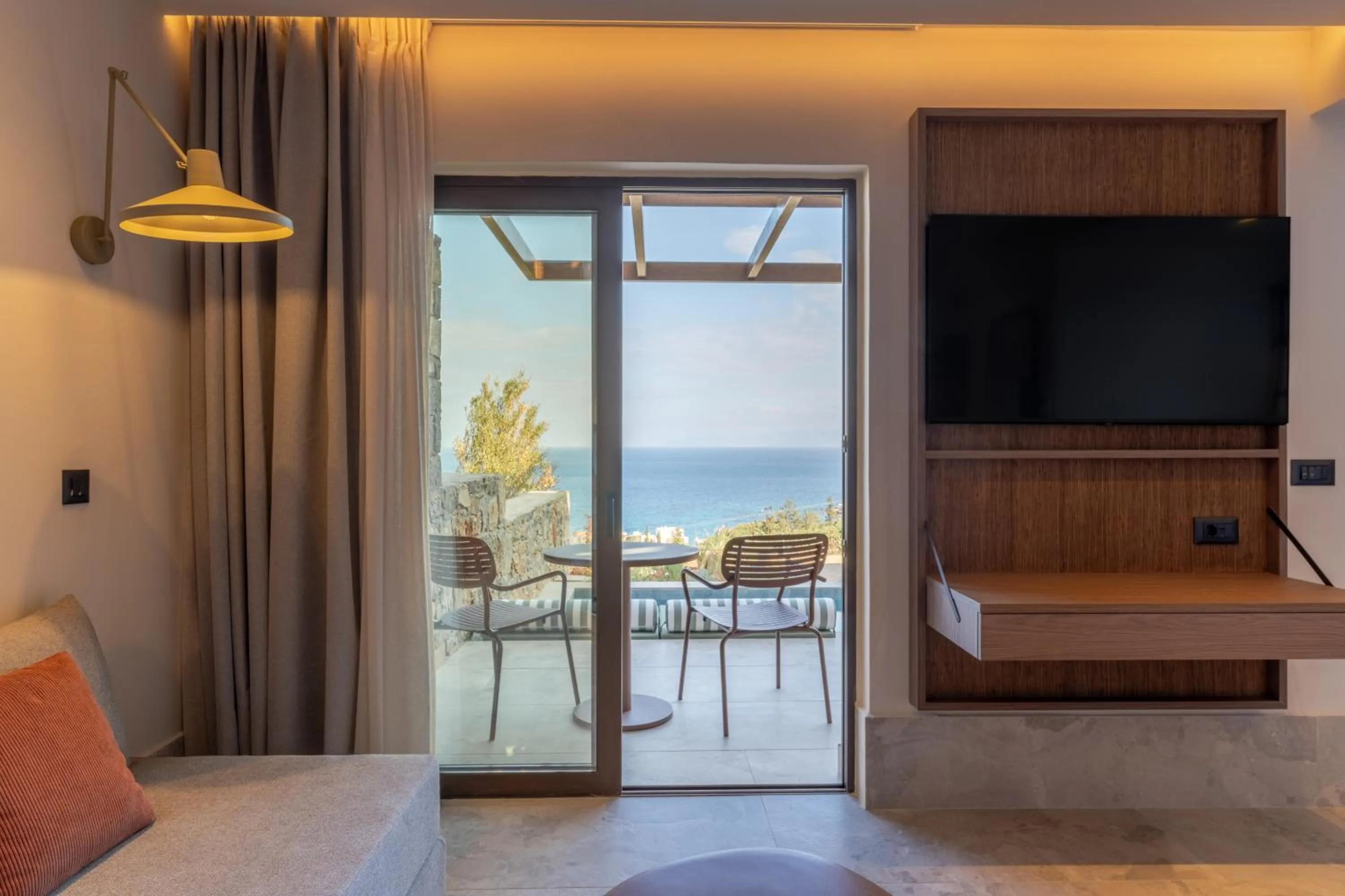 Communal lounge/ TV room in INNSiDE by Melia Elounda