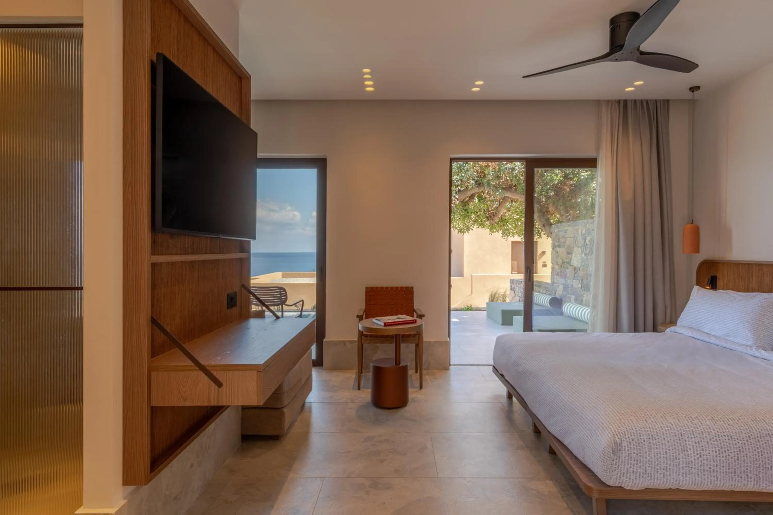 Communal lounge/ TV room, Bed in INNSiDE by Melia Elounda