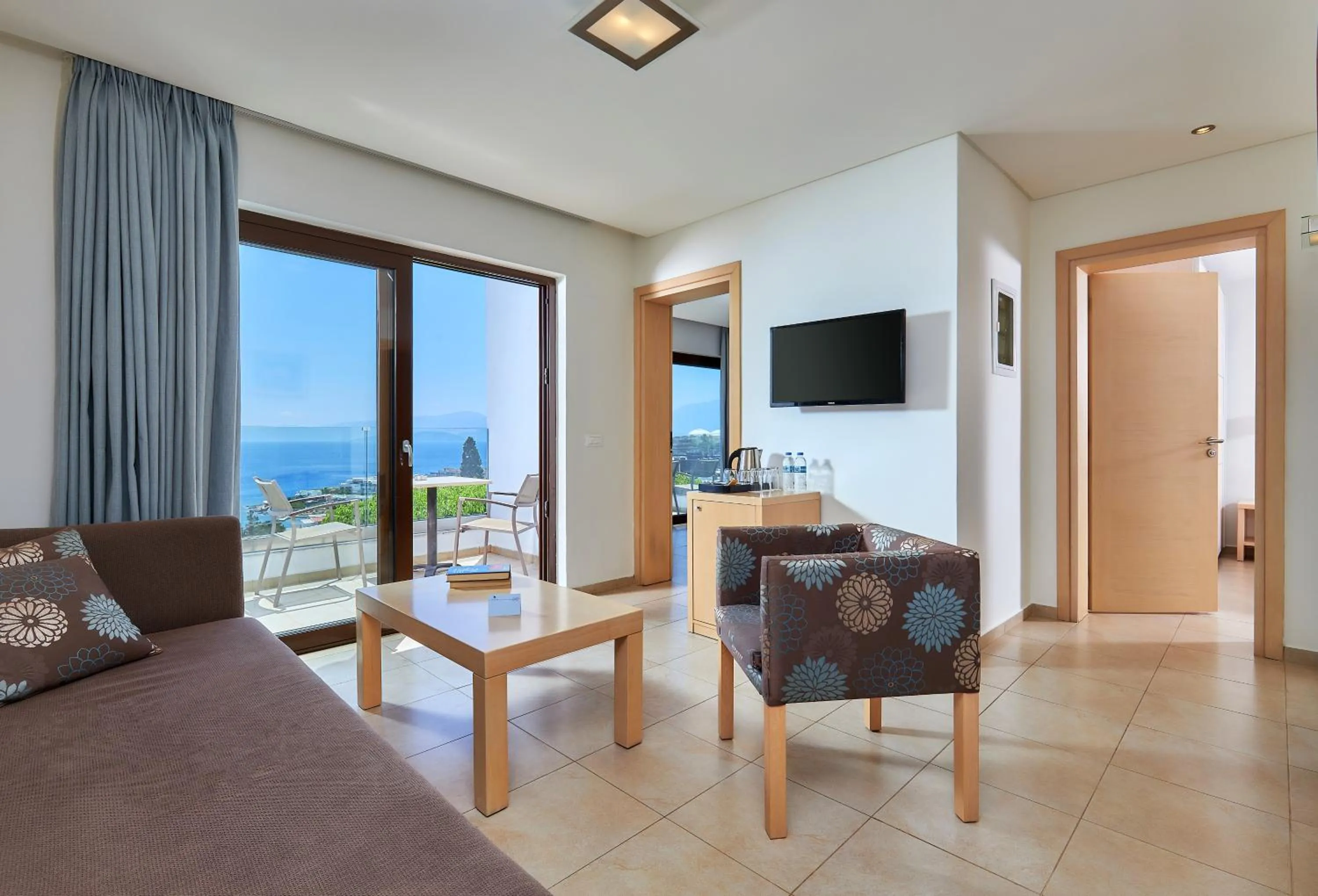 TV and multimedia in Elounda Ilion Hotel Bungalows