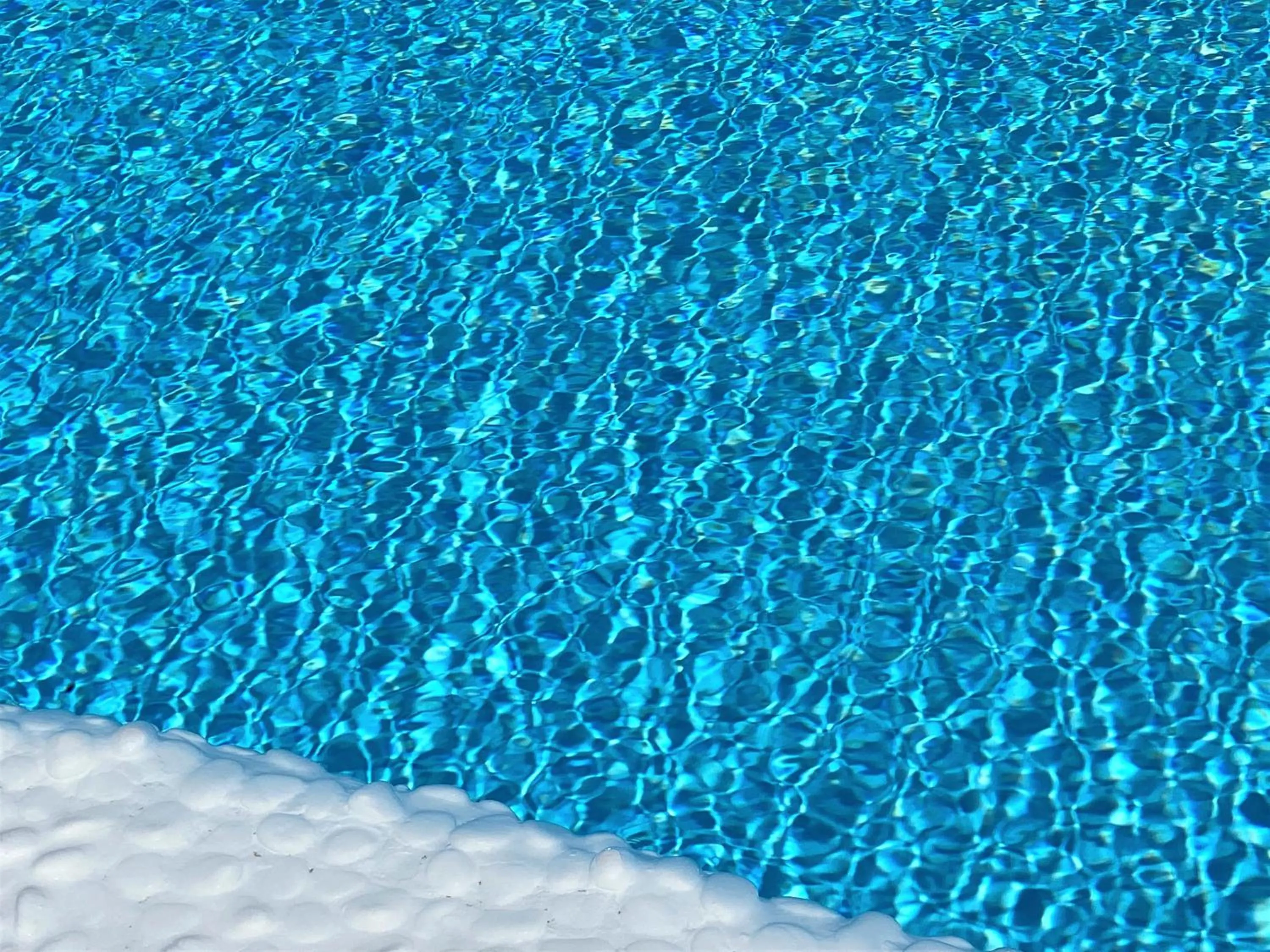 Swimming pool in Apsenti couples only