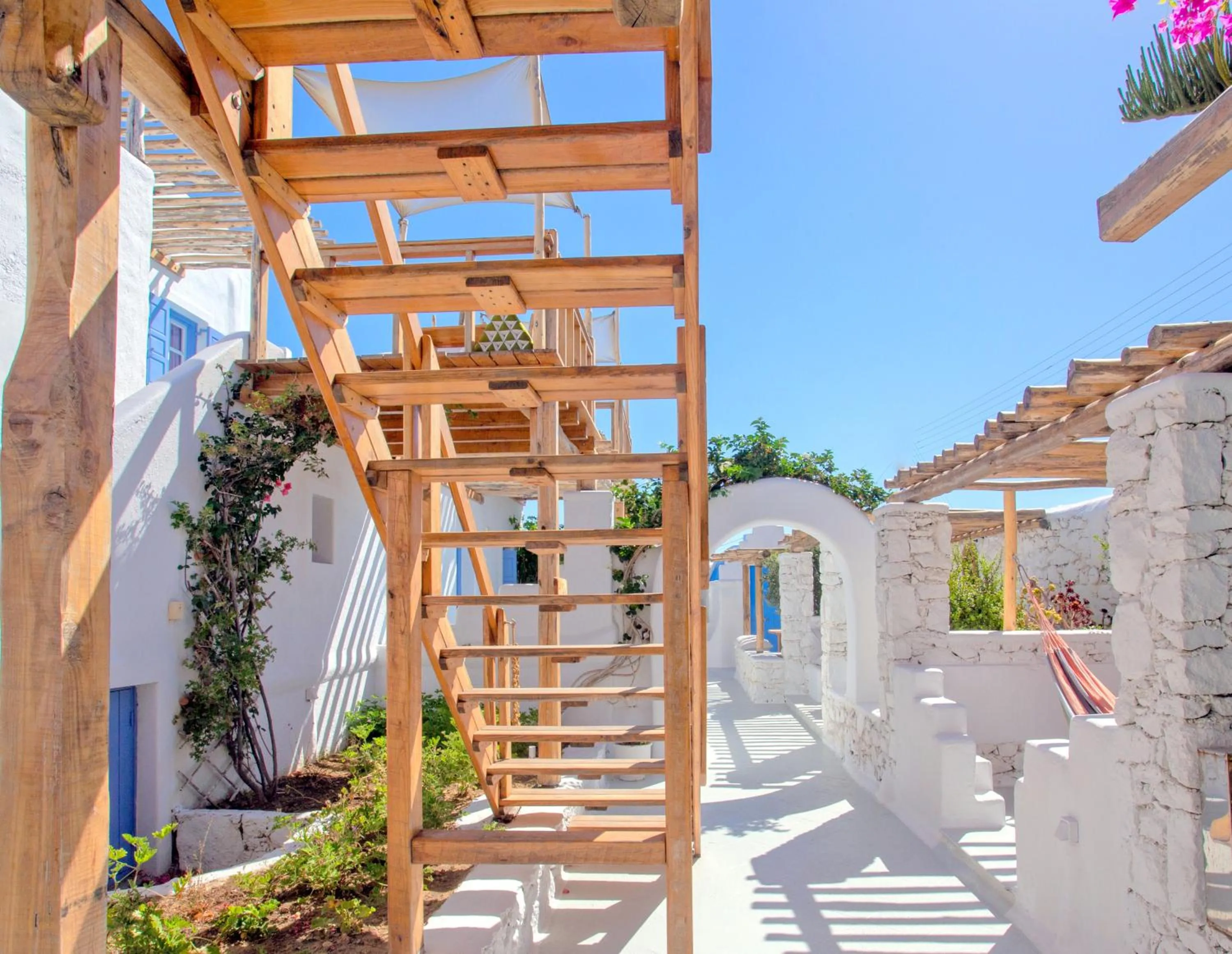 Property building in Apsenti couples only