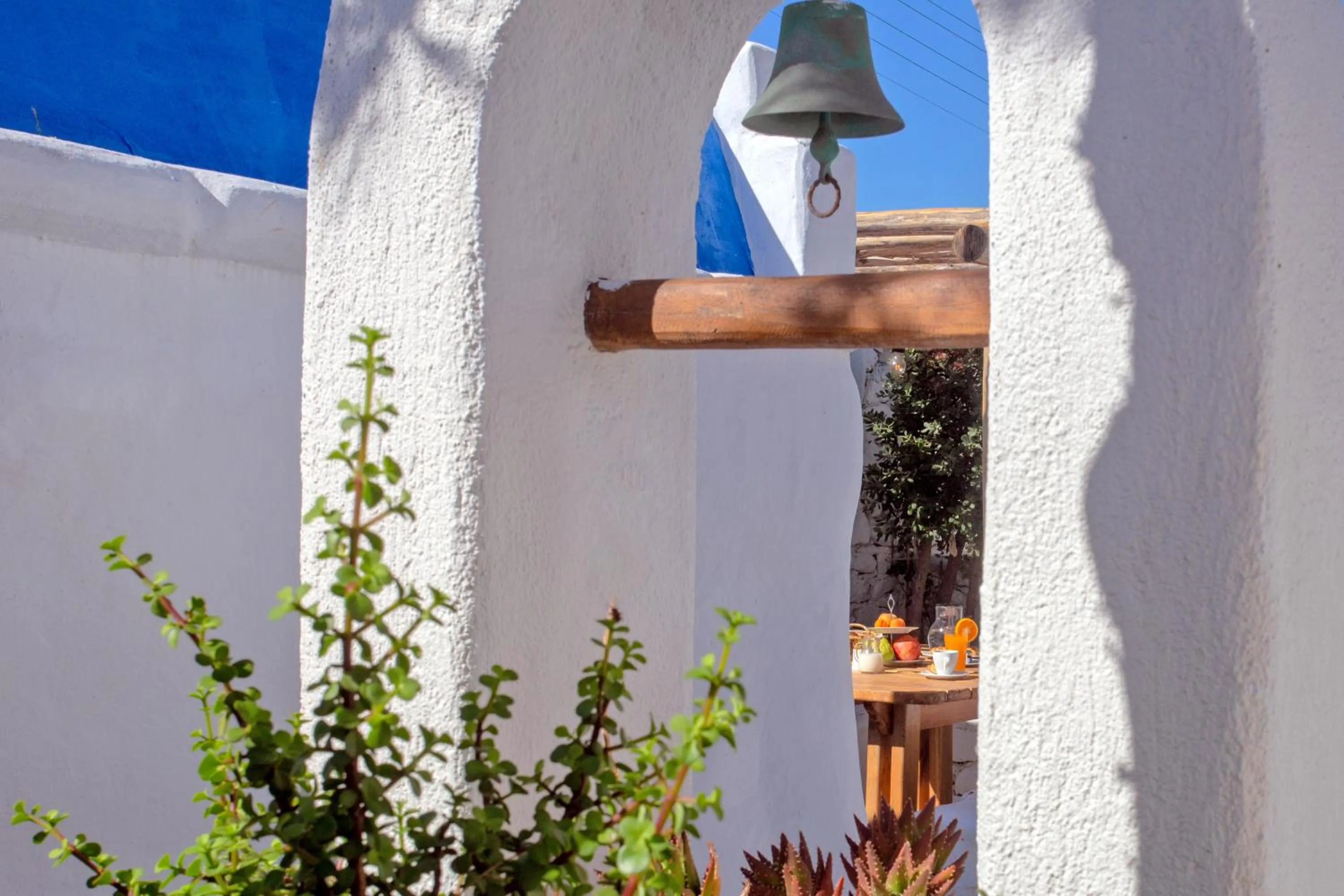 Decorative detail in Apsenti couples only