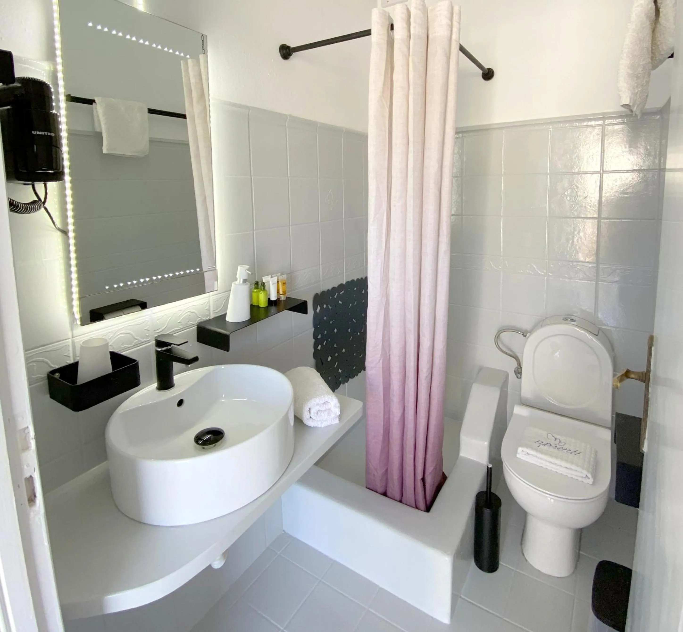 Shower in Apsenti couples only