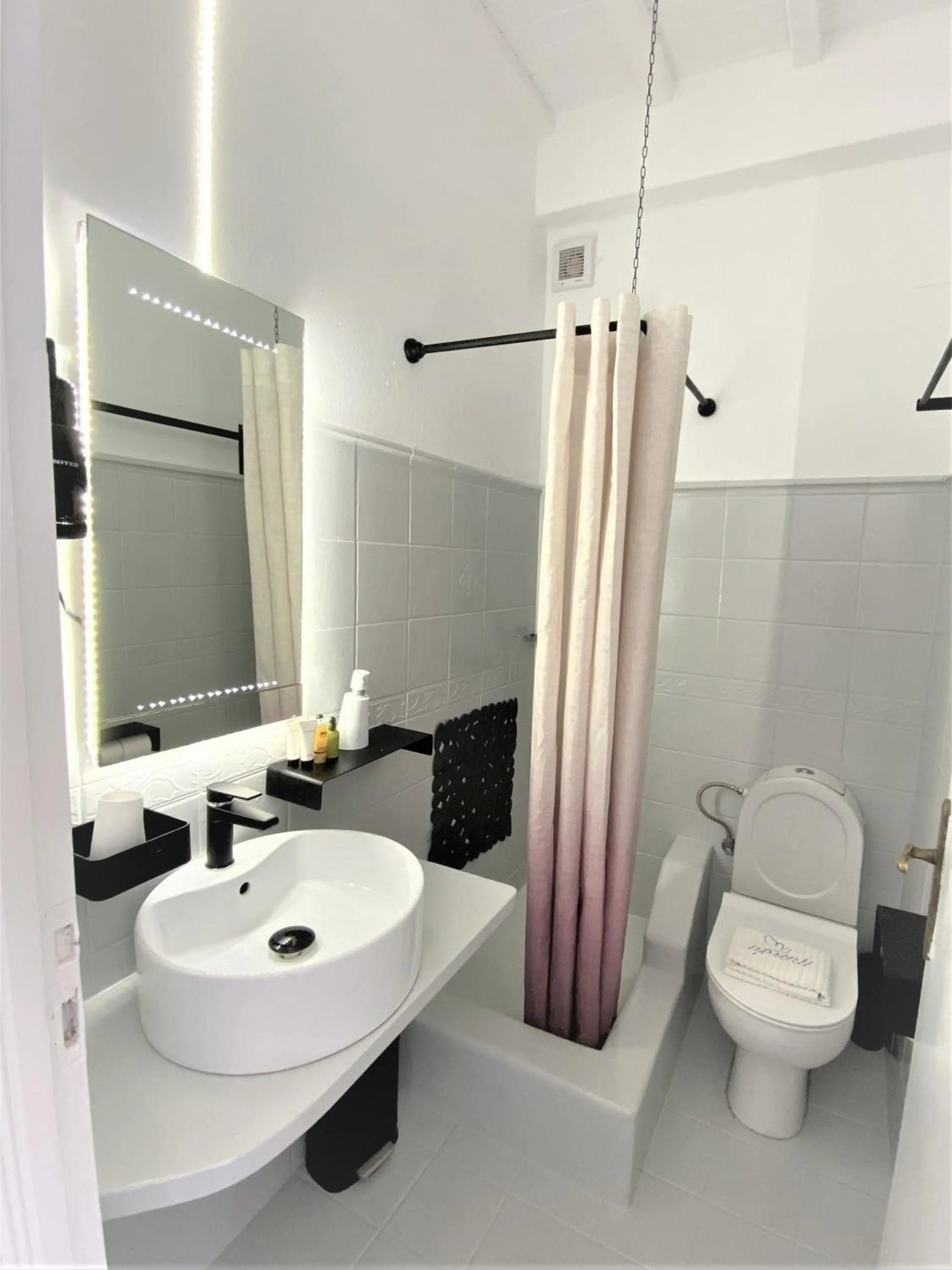 Shower in Apsenti couples only