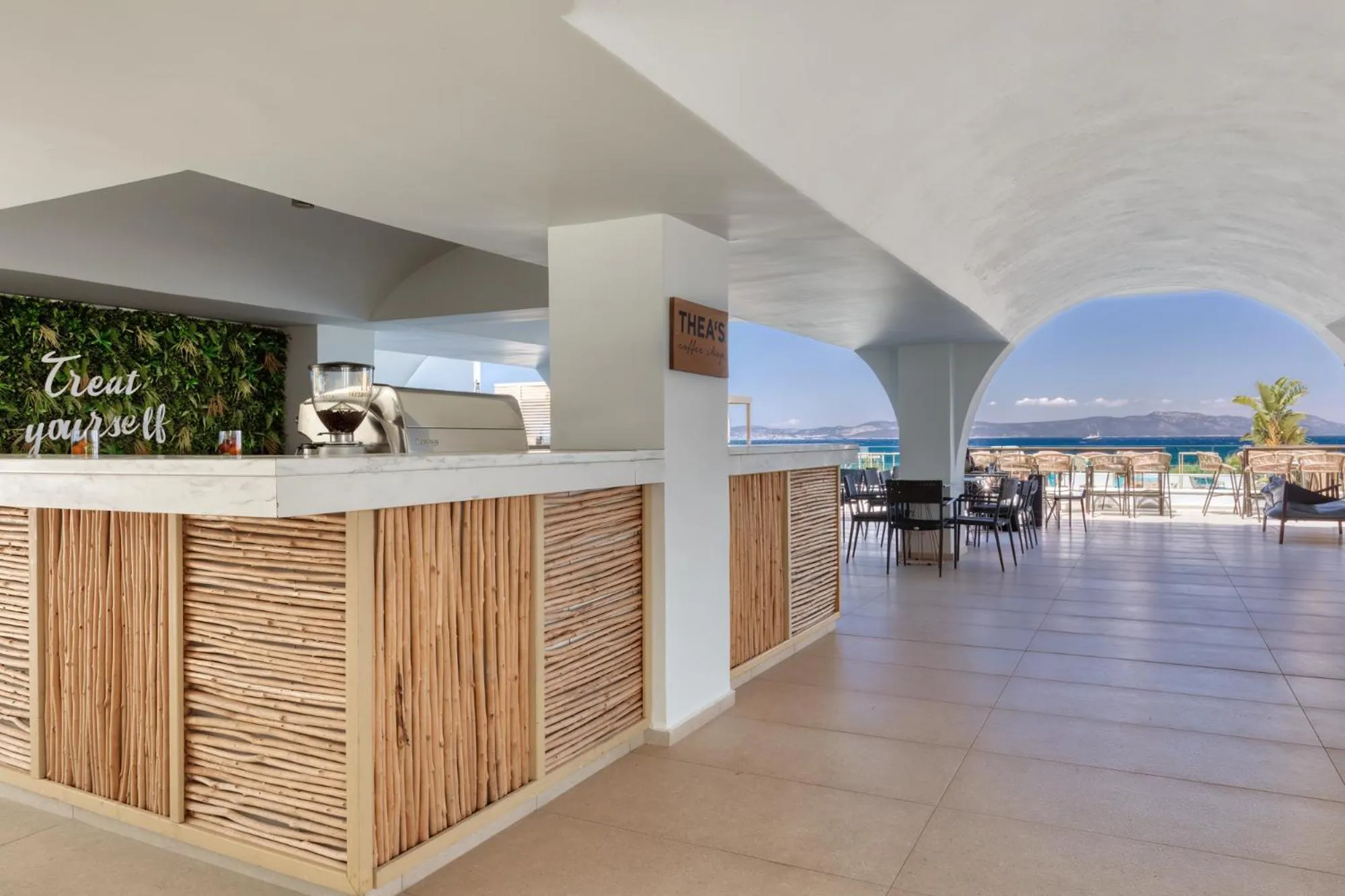 Lounge or bar in Oceanis Beach & Spa Resort