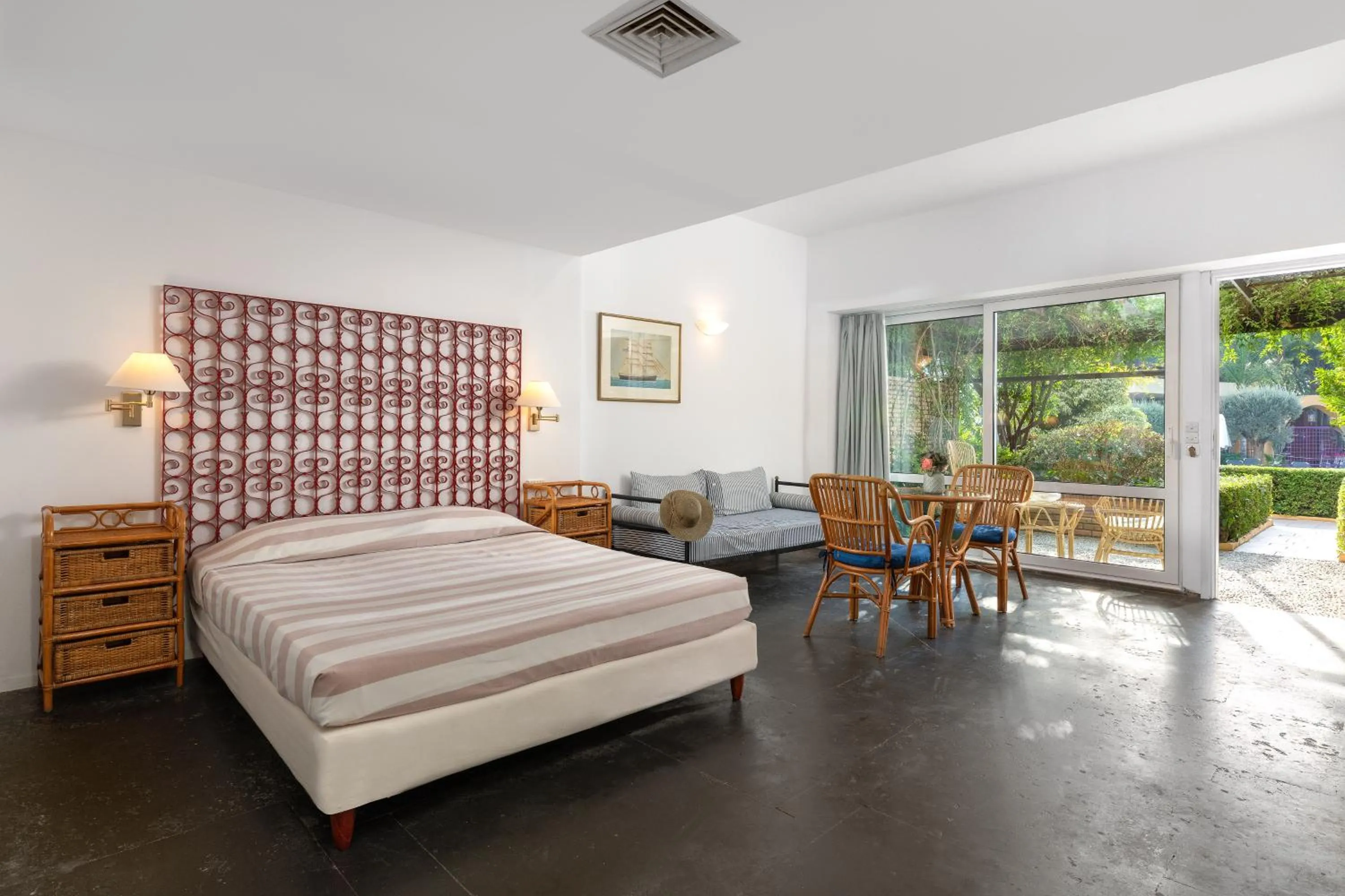 Garden, Bed in Dionysos Hotel