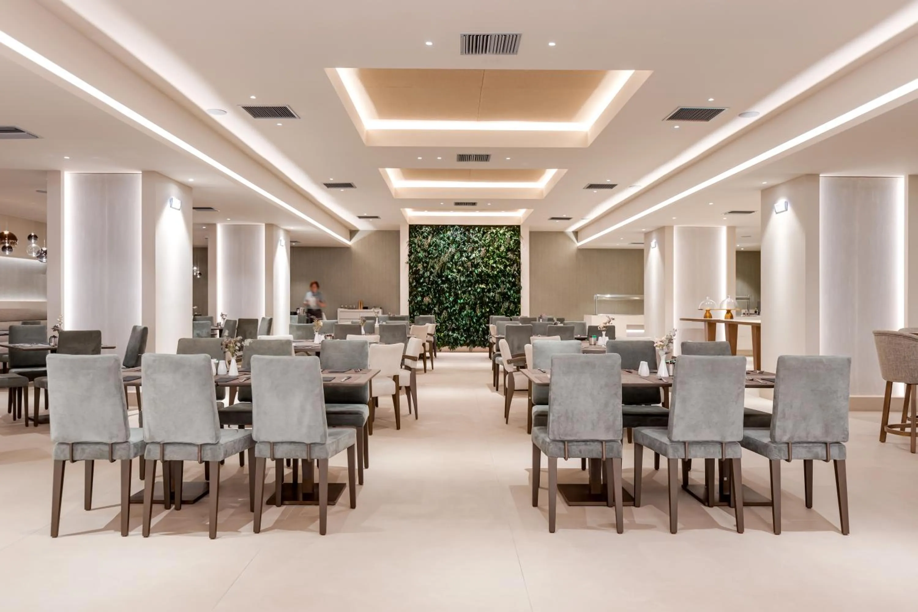 Restaurant/places to eat in Holiday Inn Thessaloniki by IHG