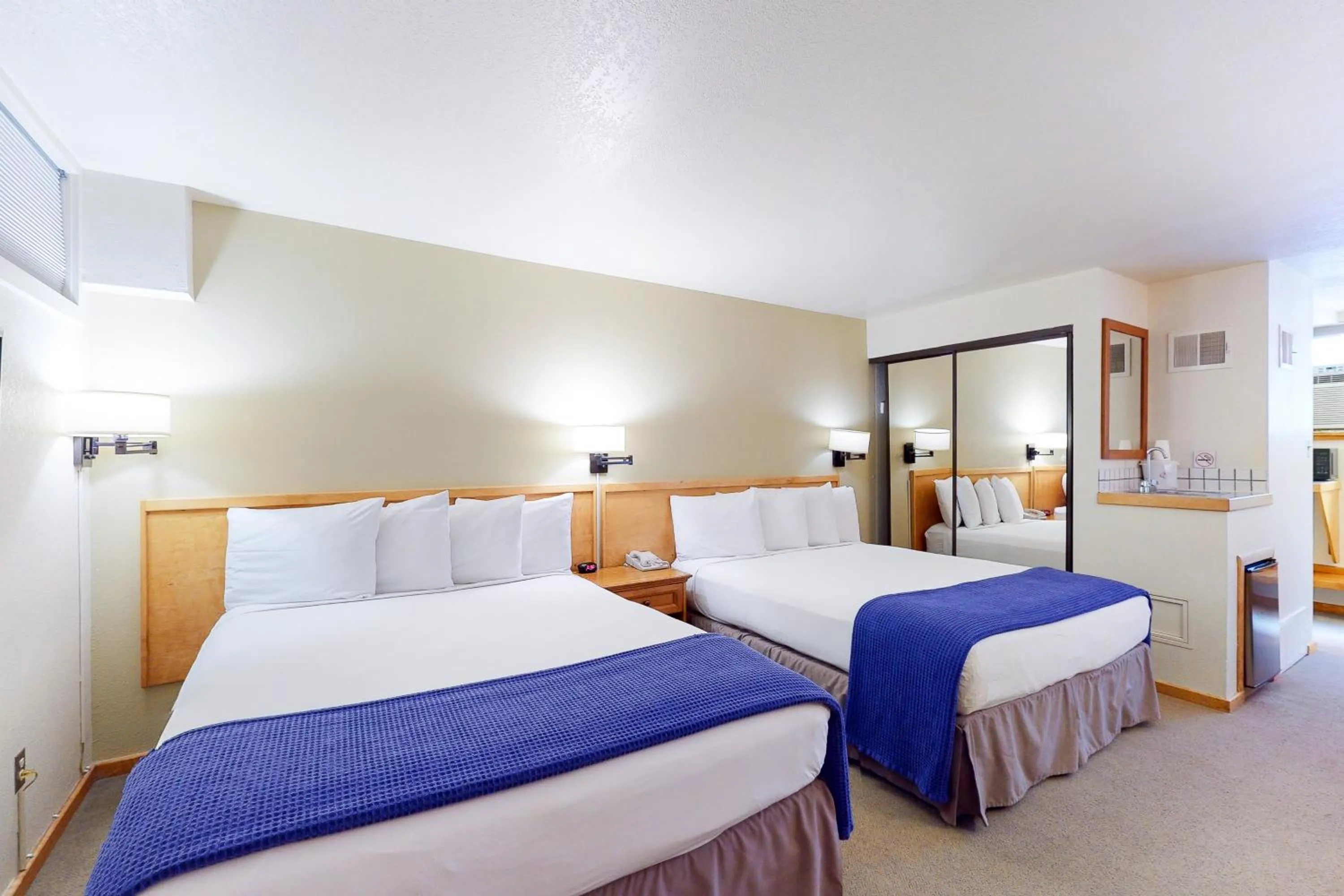 Bed in Aspen Mountain Lodge