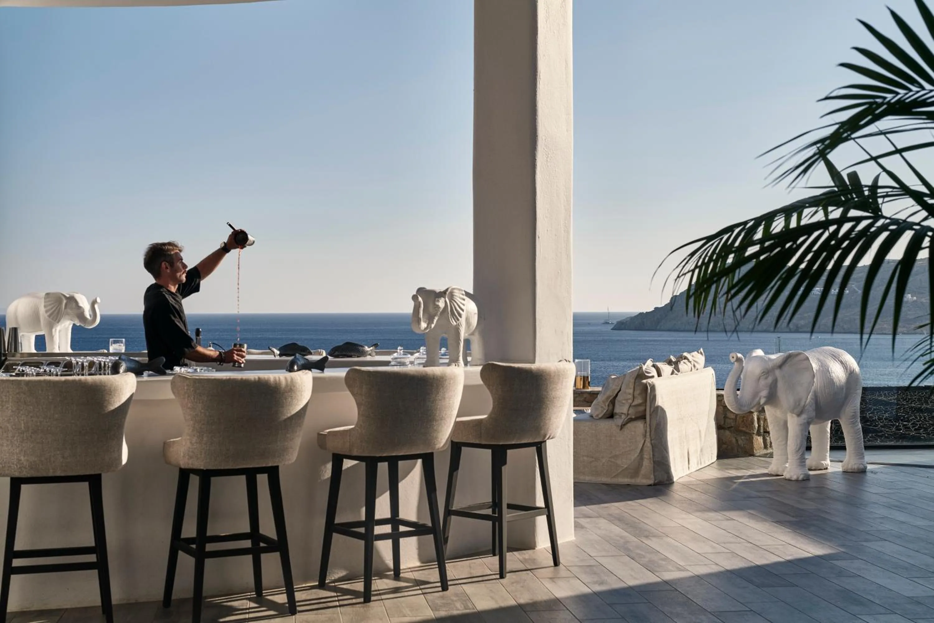 Lounge or bar in Myconian Imperial - Leading Hotels of the World