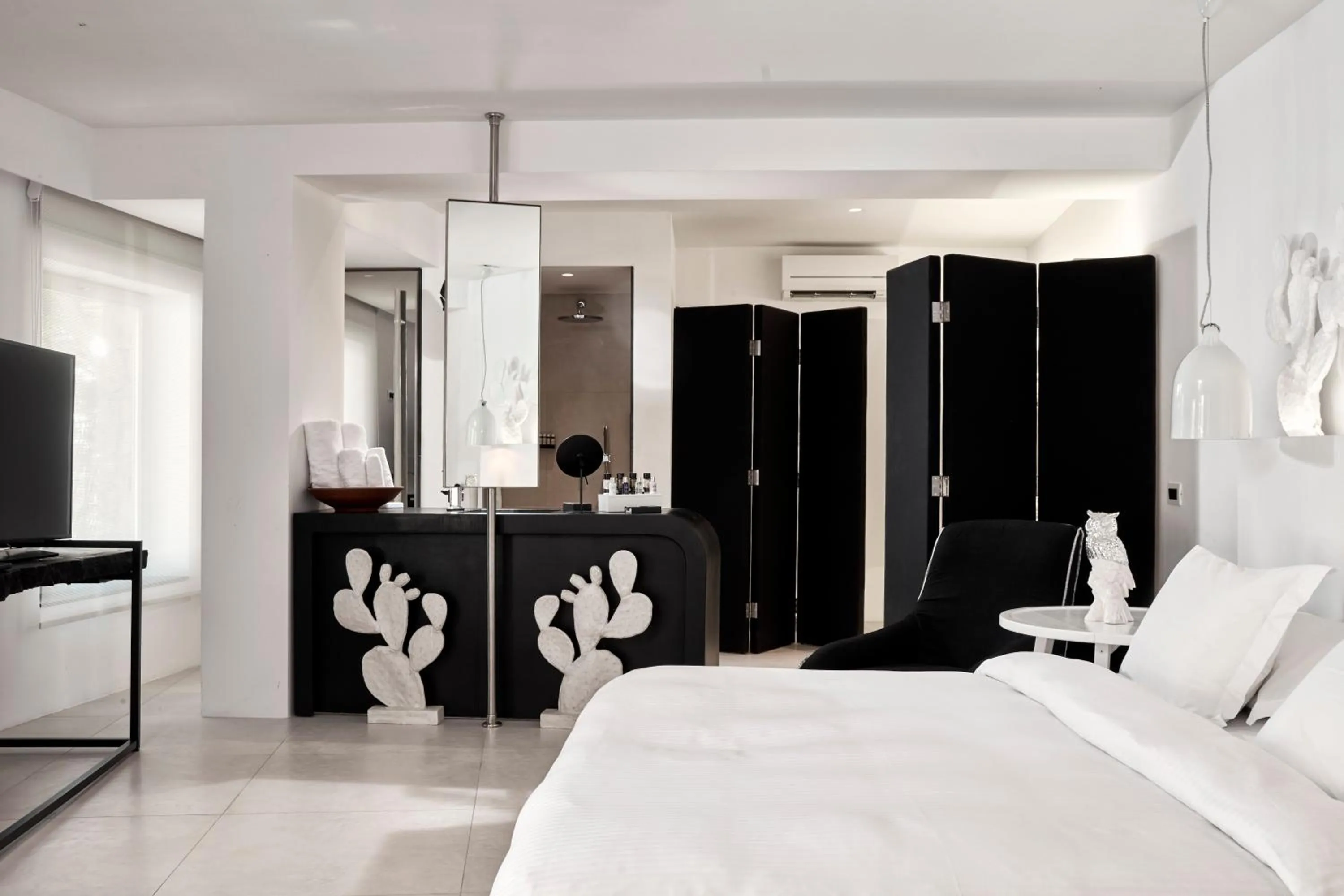 Photo of the whole room, Bed in Myconian Imperial - Leading Hotels of the World