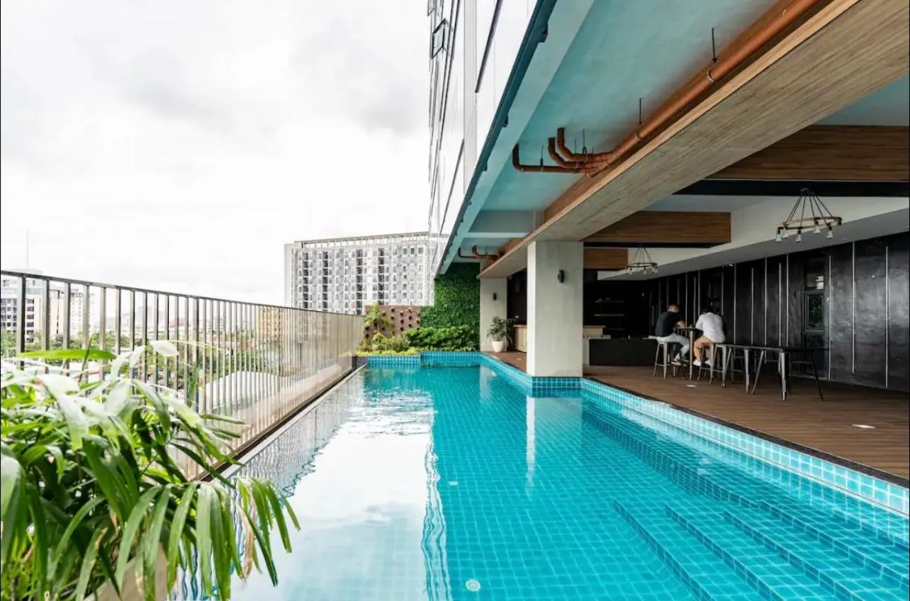 Swimming pool in Your Home Near The City Life