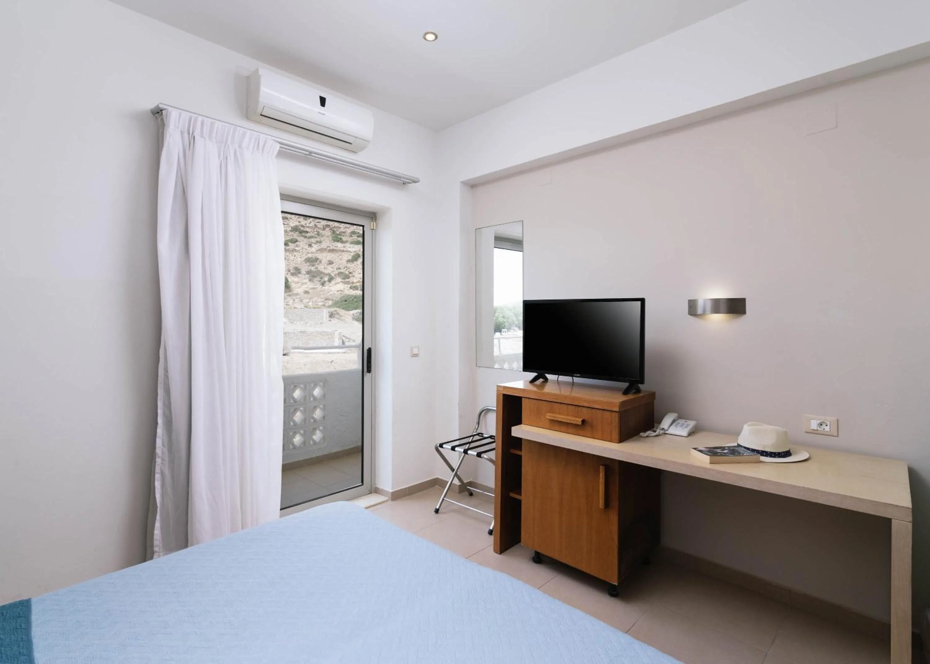 Property building, Bed in Matala Bay Hotel