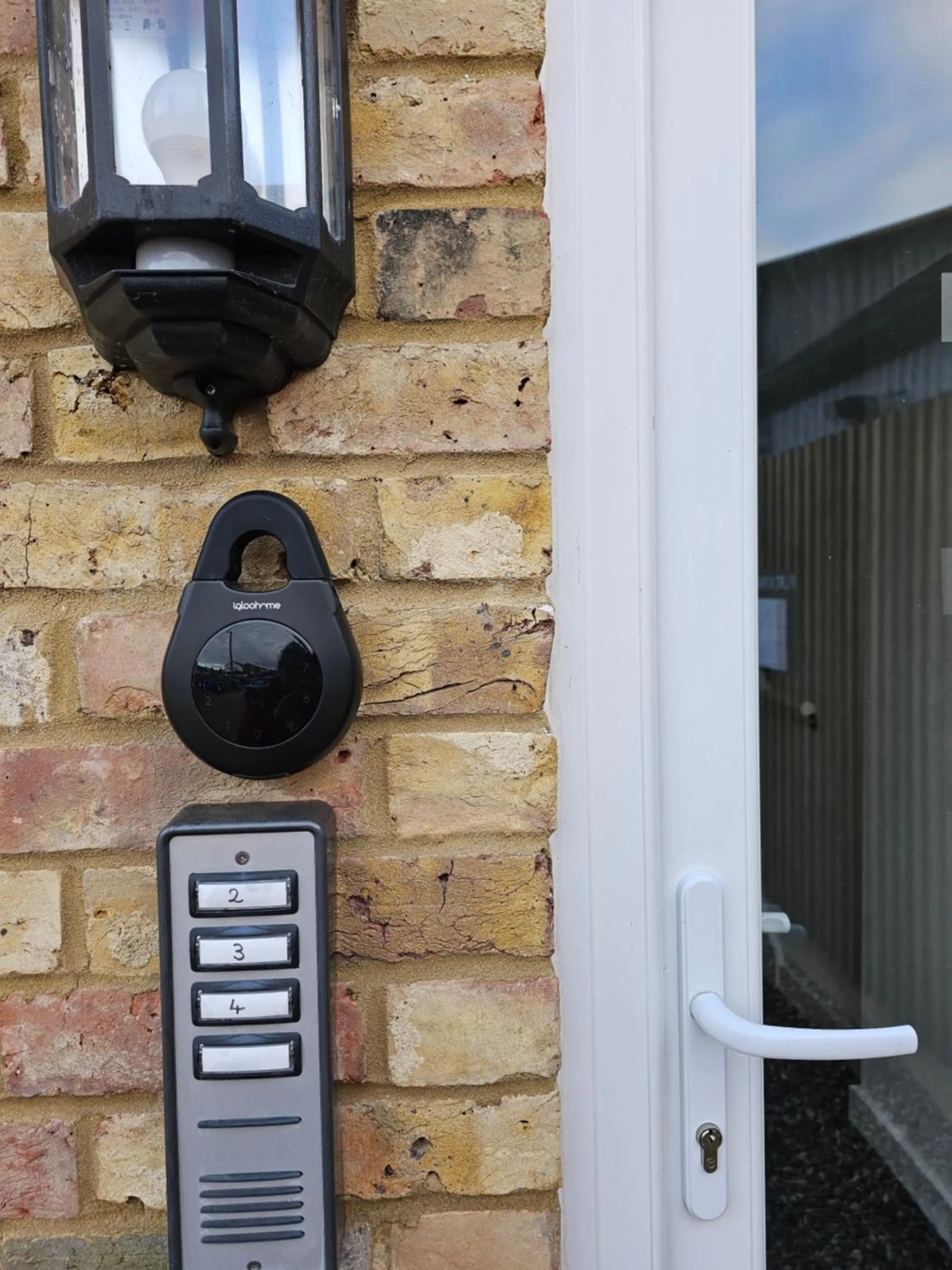 Property building in Stylish, business traveller friendly apartment, with free parking and Netflix