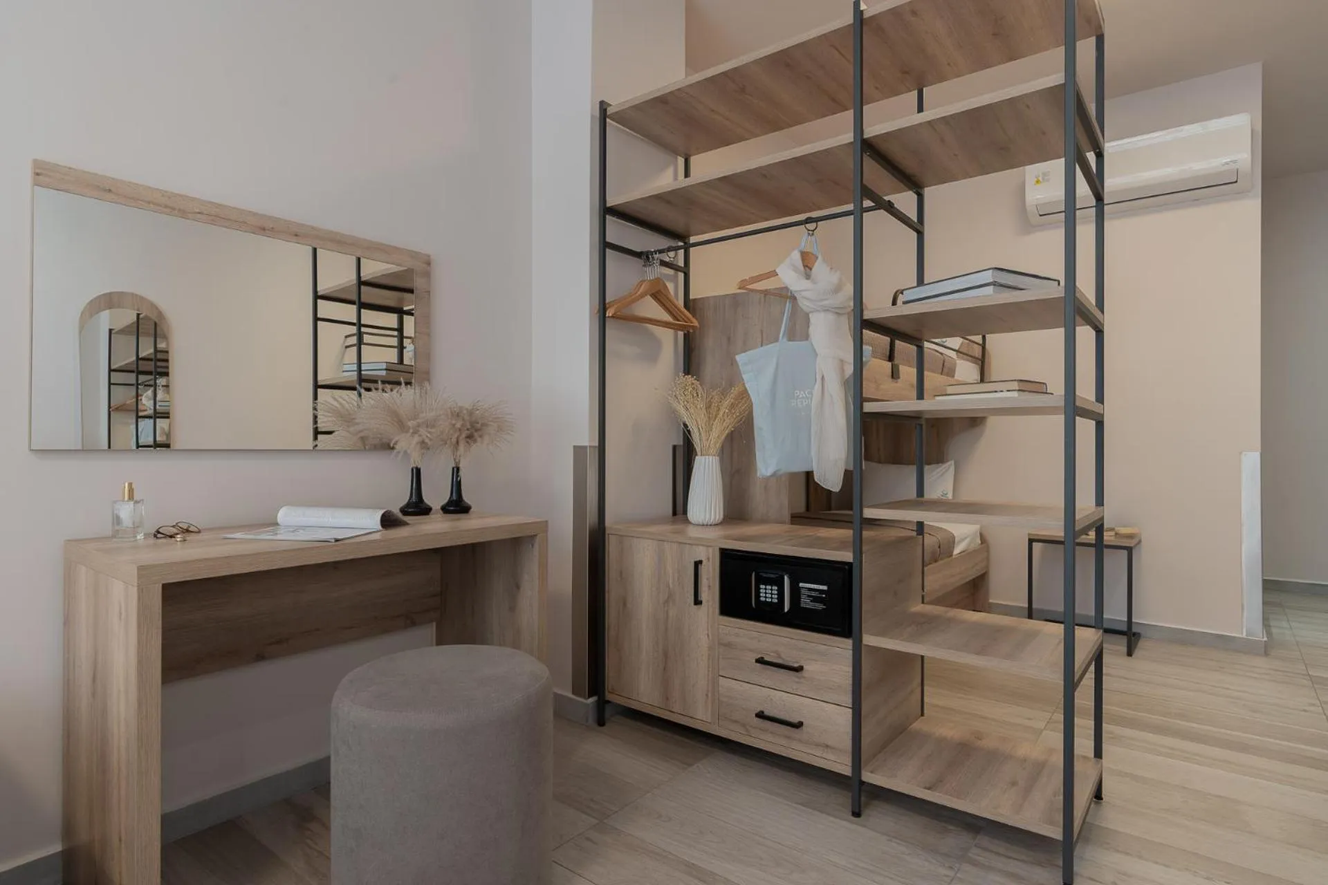 Seating area in Piraeus City Hotel