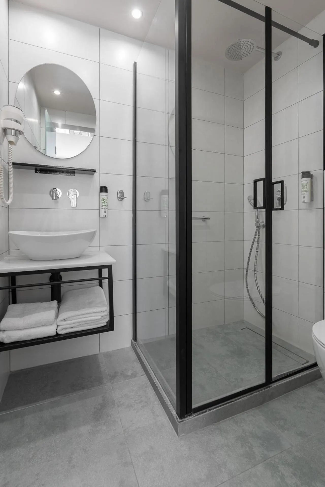 Shower in Piraeus City Hotel