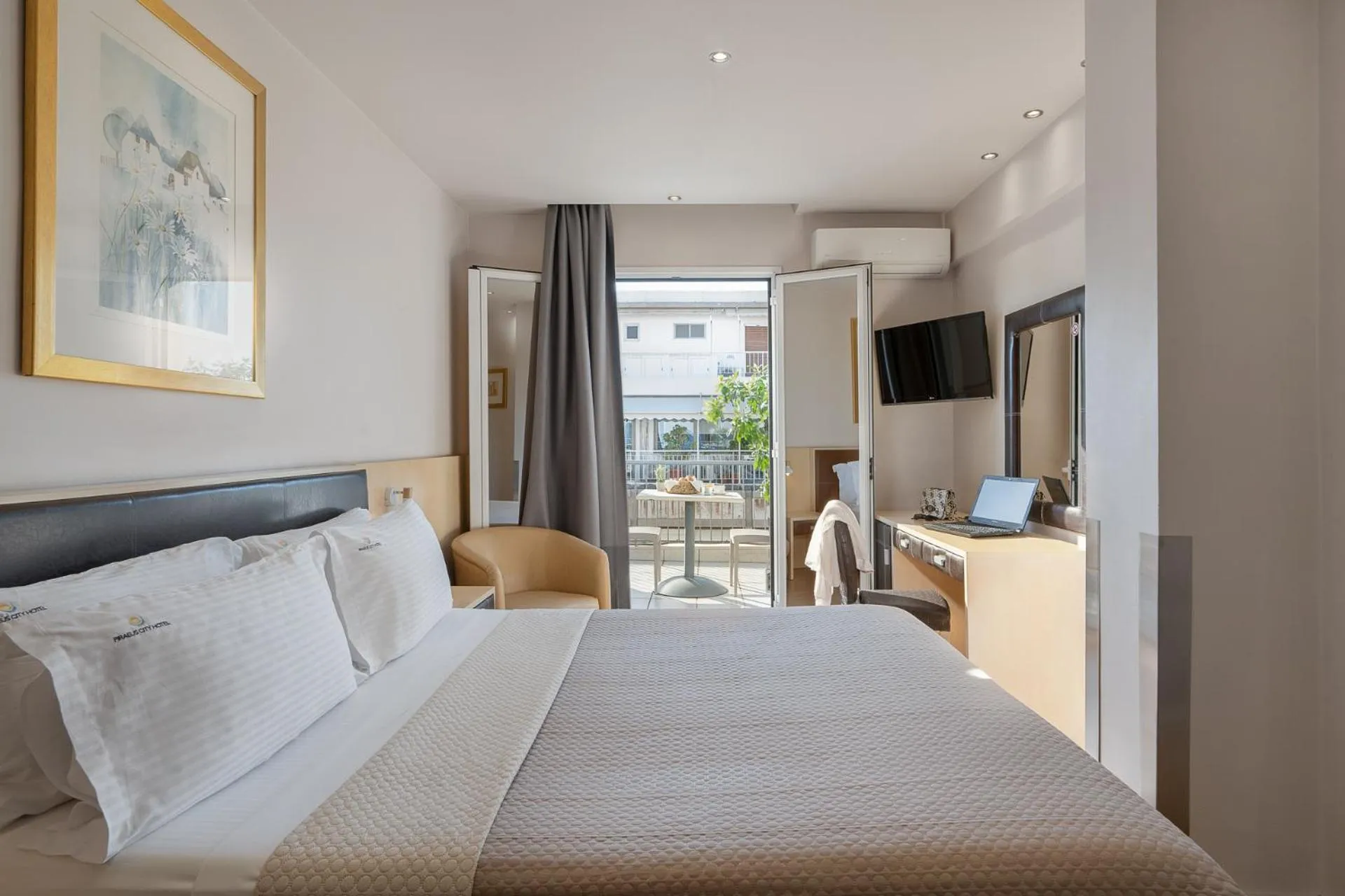 TV and multimedia, Bed in Piraeus City Hotel