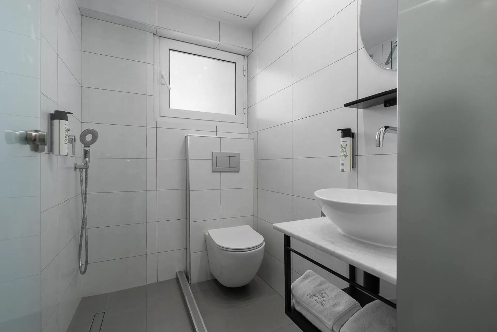 Shower in Piraeus City Hotel