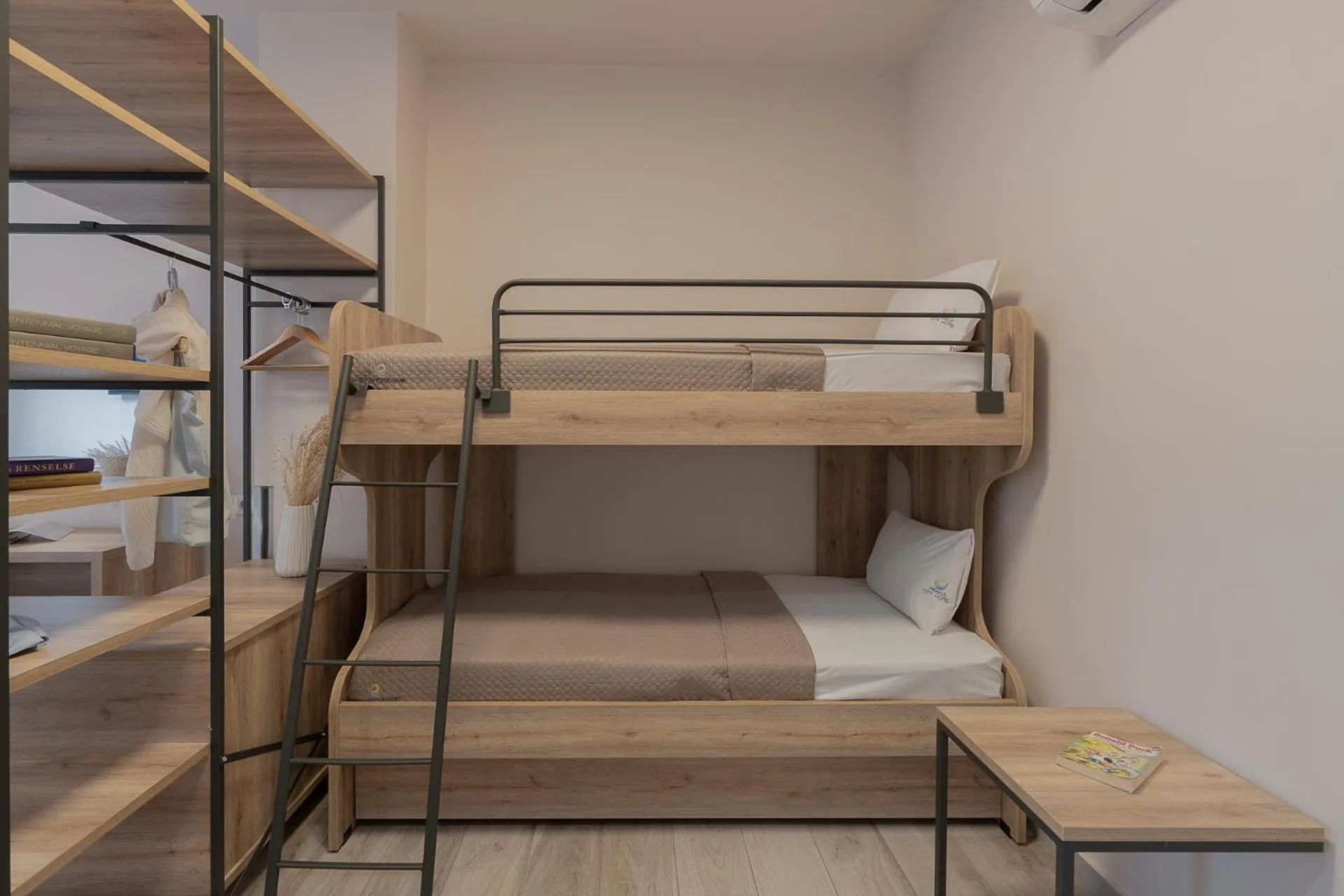 bunk bed, Bed in Piraeus City Hotel