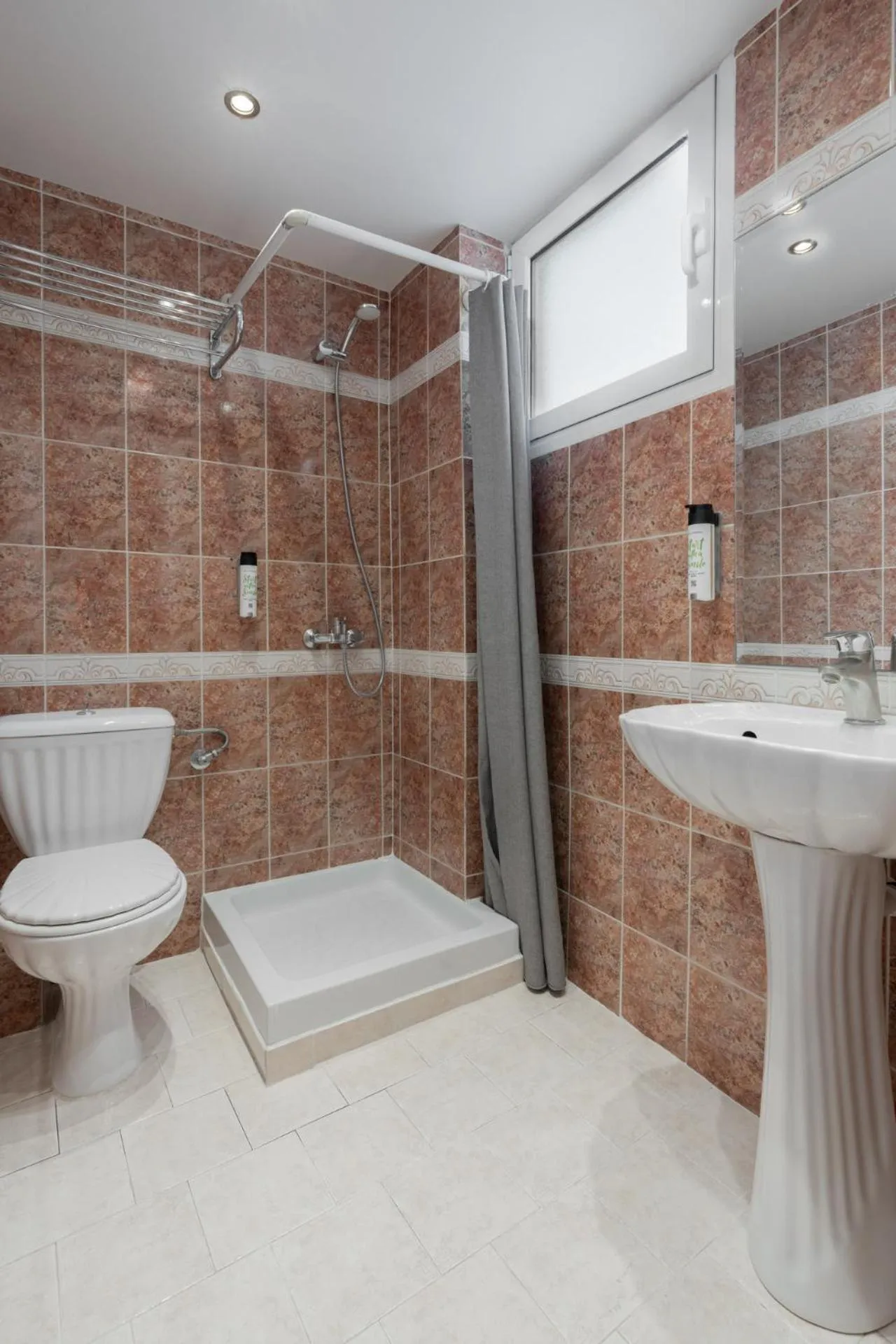 Shower in Piraeus City Hotel