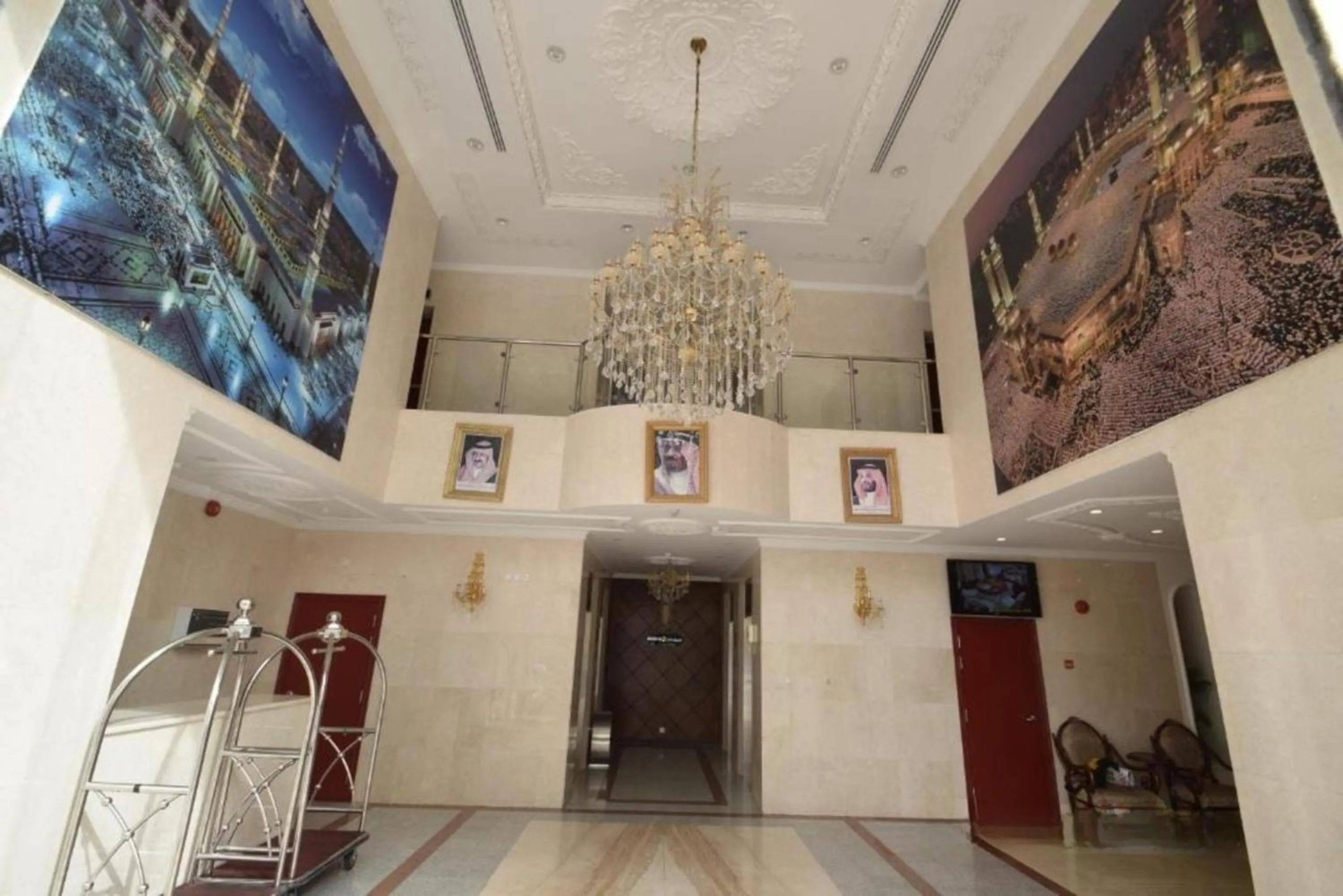 Facade/entrance in Royal Almashaer