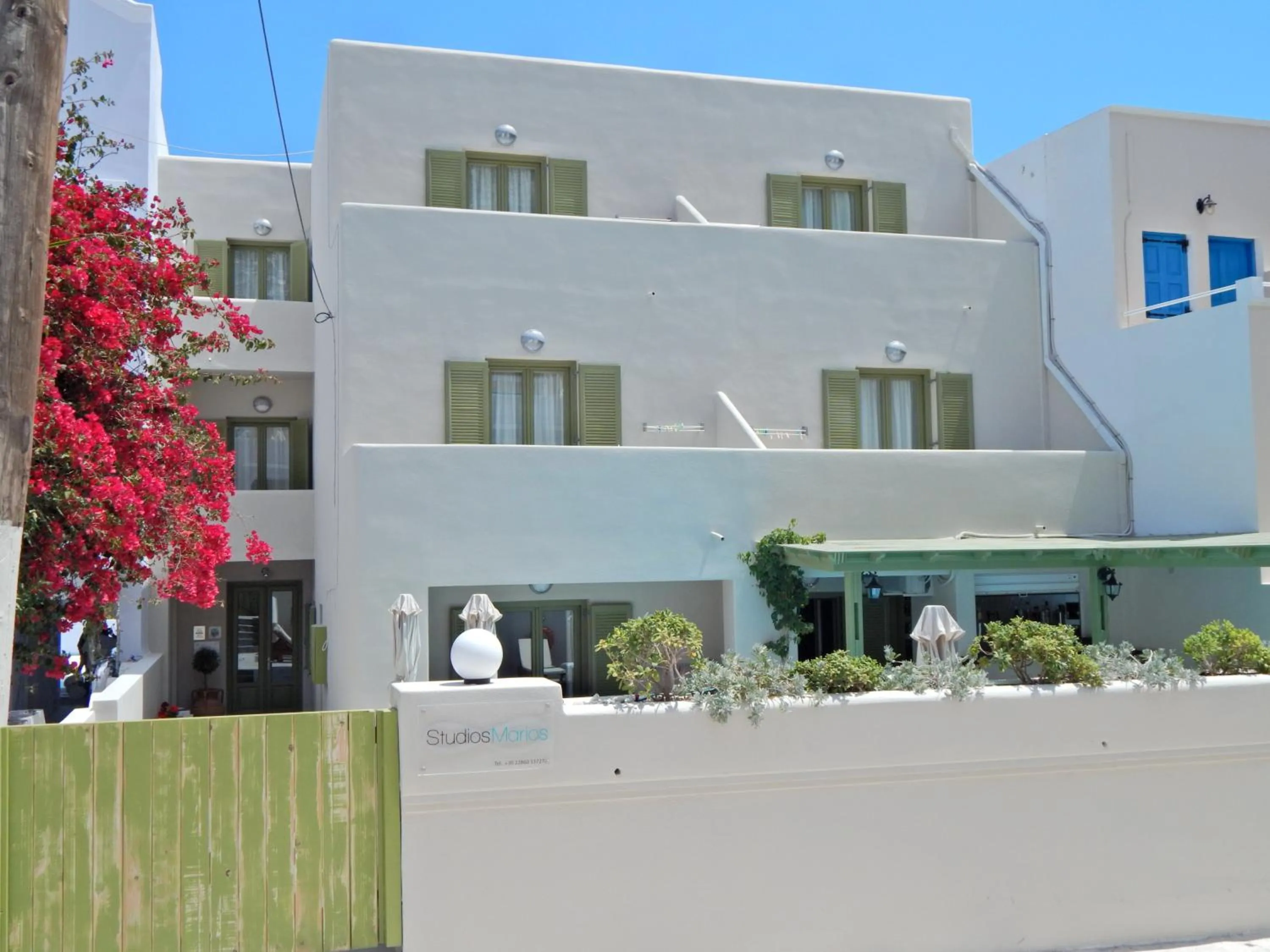 Facade/entrance in Studios Marios