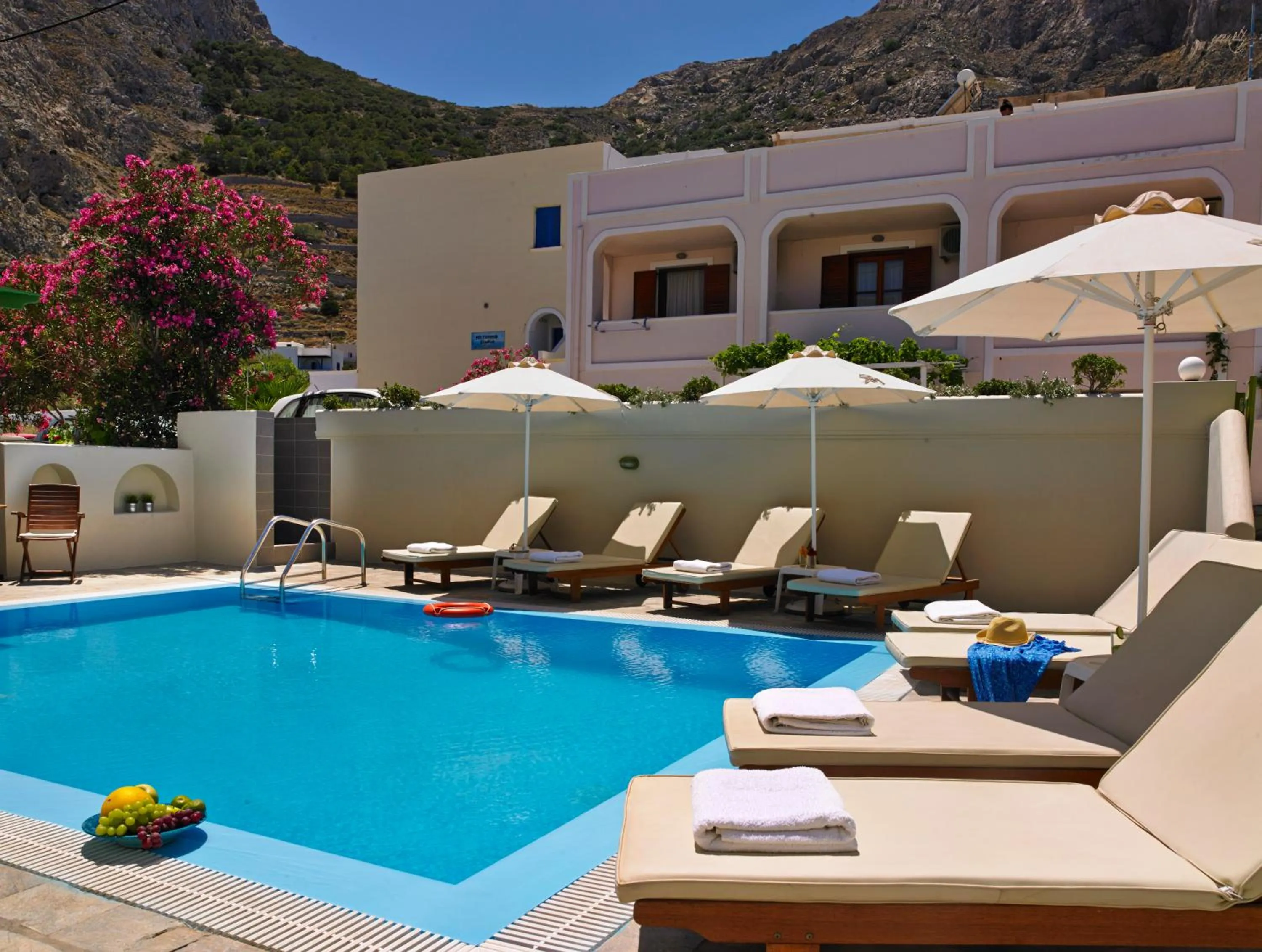 Facade/entrance in Studios Marios